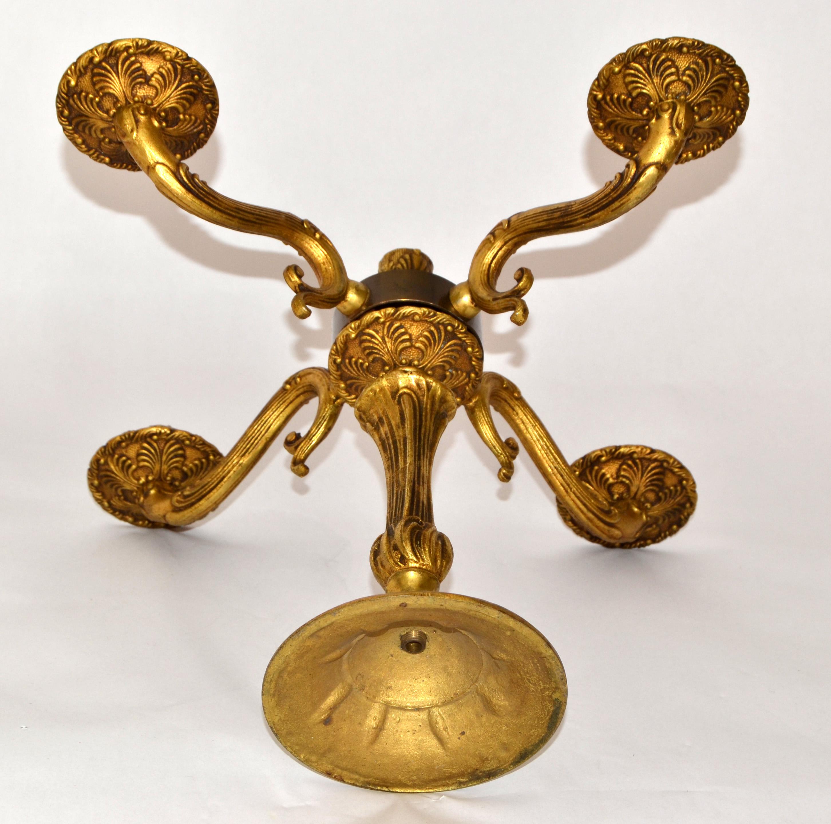 Candelabro francese degli anni '20 in stile Luigi XV a 5 candele in bronzo ornato in vendita 6