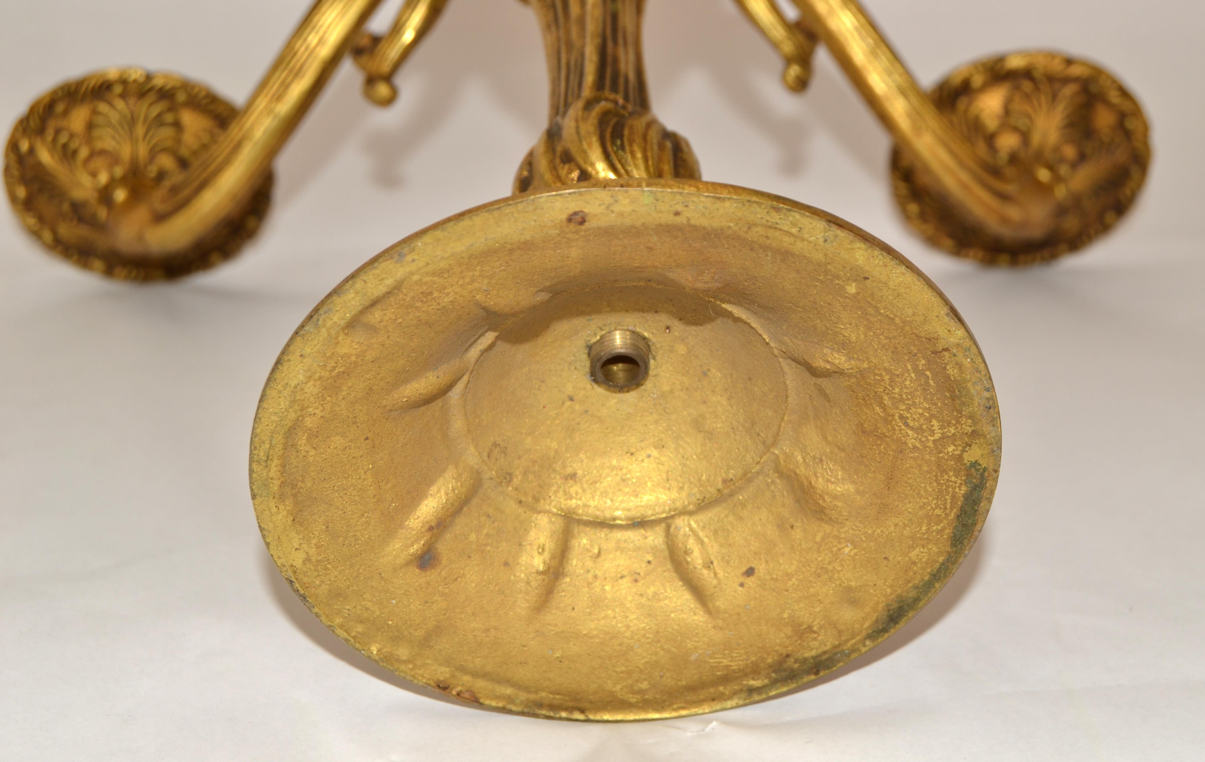 Candelabro francese degli anni '20 in stile Luigi XV a 5 candele in bronzo ornato in vendita 7