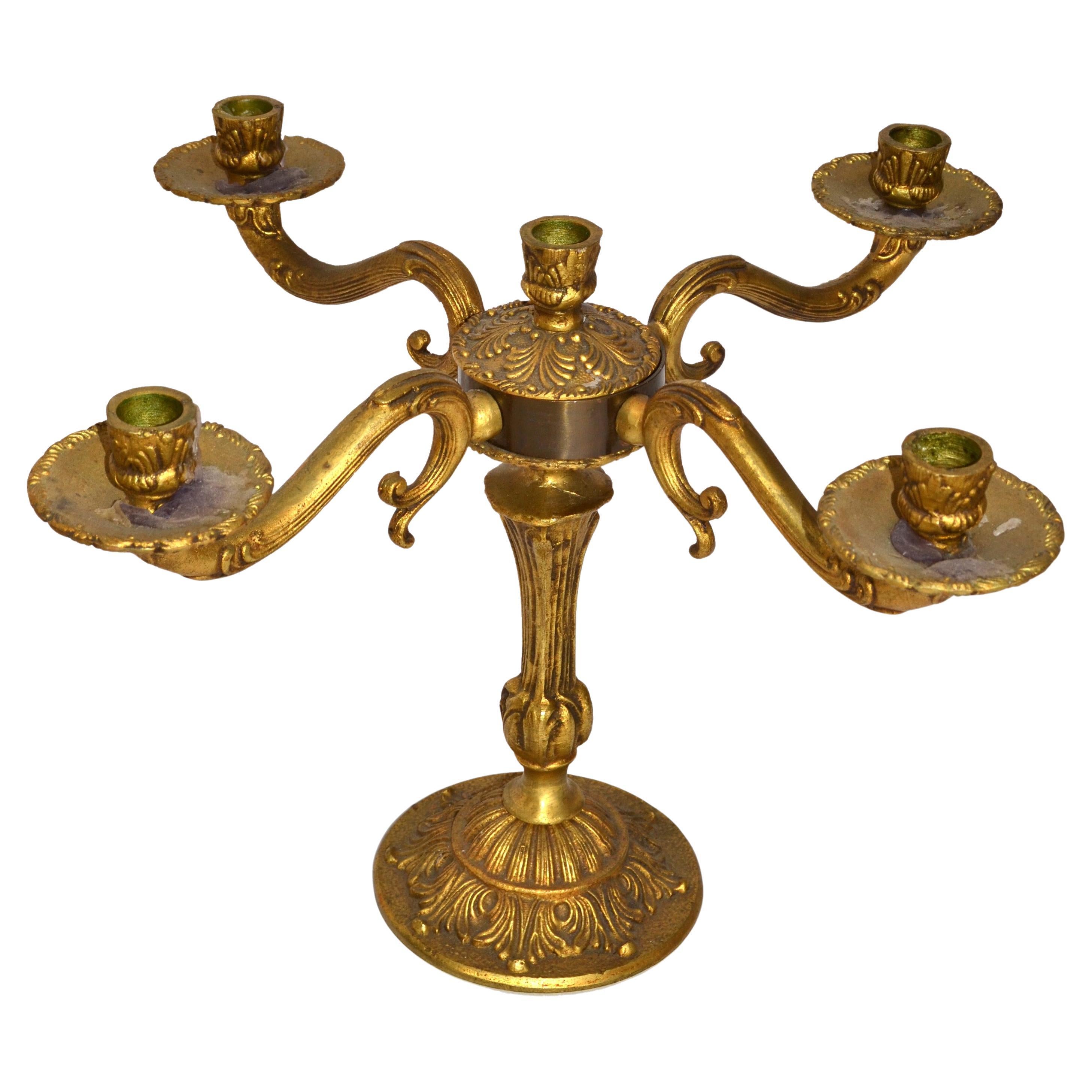 Calco Candelabro francese degli anni '20 in stile Luigi XV a 5 candele in bronzo ornato in vendita