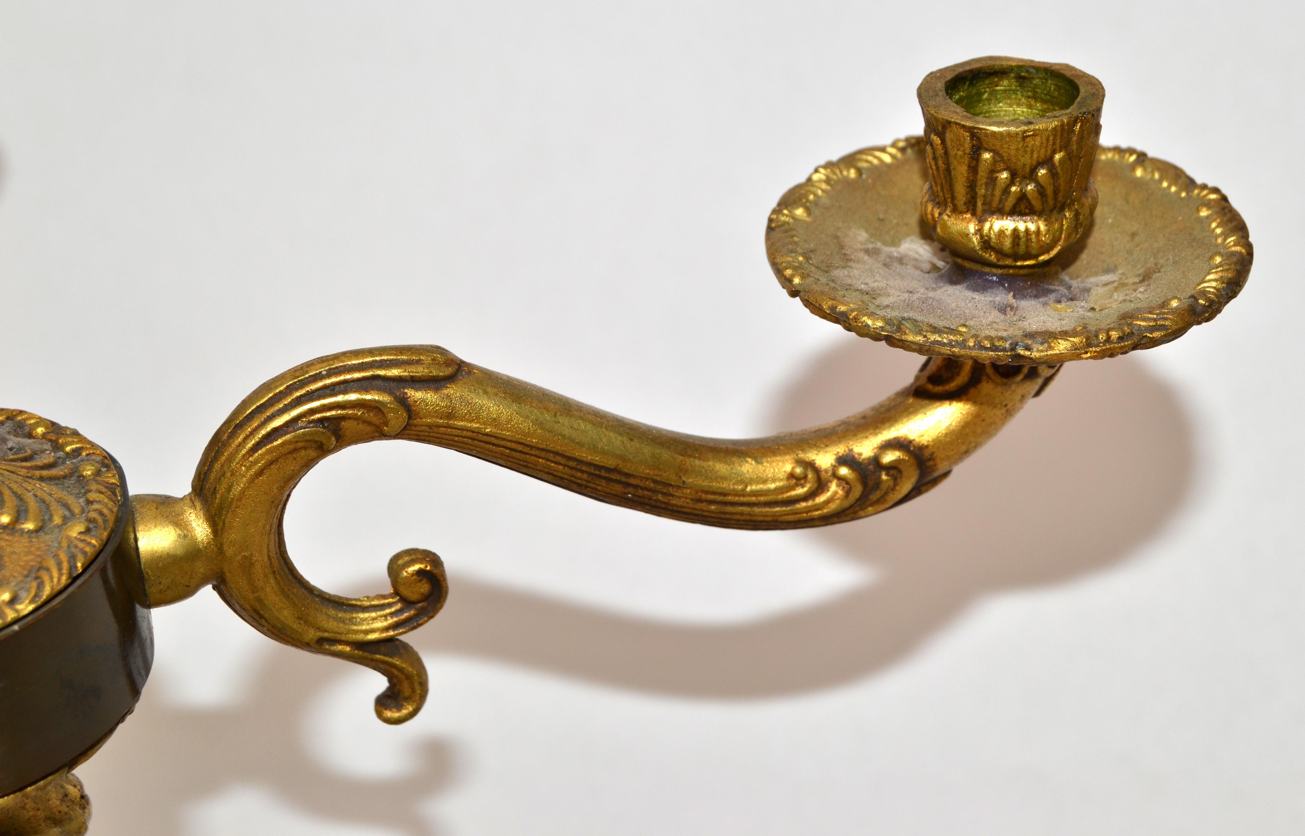 Candelabro francese degli anni '20 in stile Luigi XV a 5 candele in bronzo ornato in vendita 1