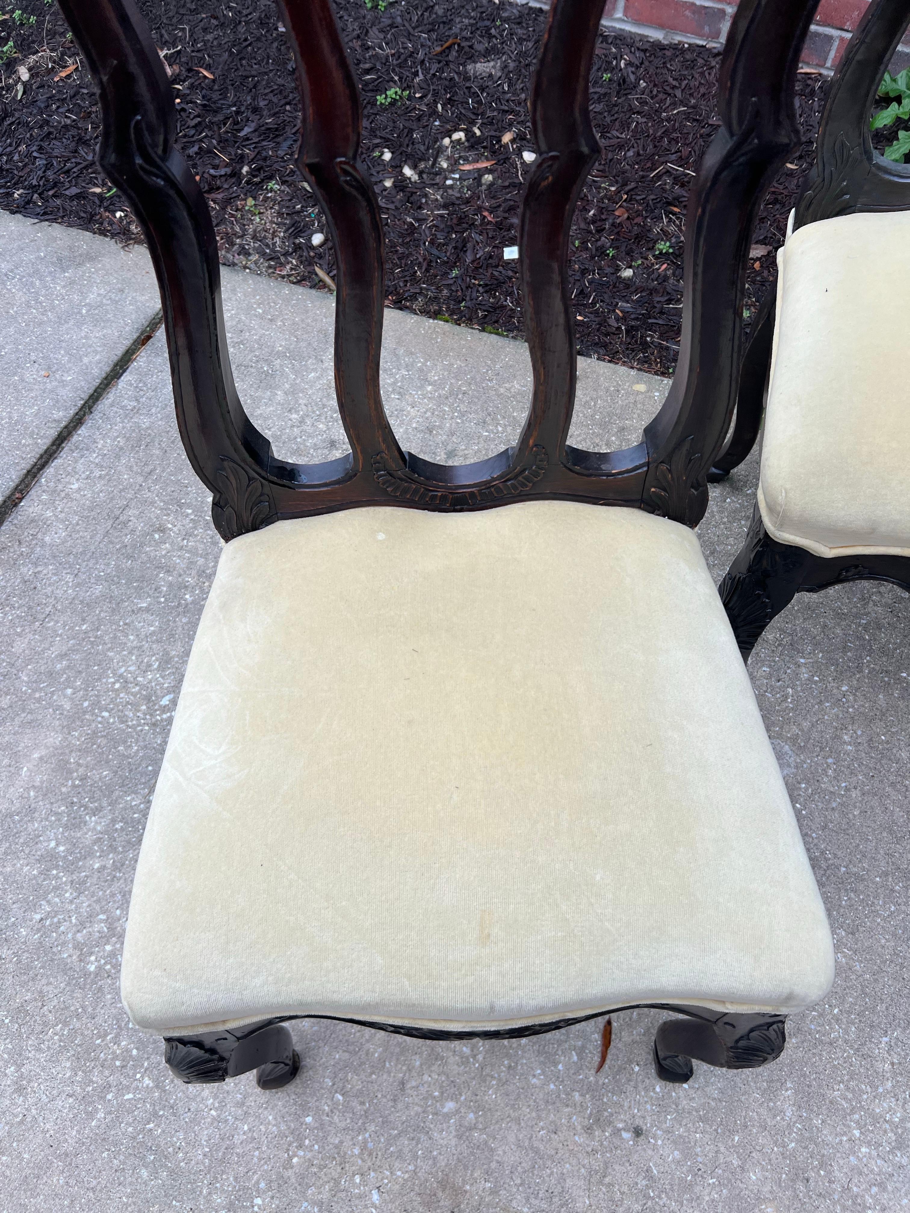 Juego de 4 sillas de comedor francesas de roble estilo Luis XV de los años 20 en Bueno estado para la venta en Charleston, SC