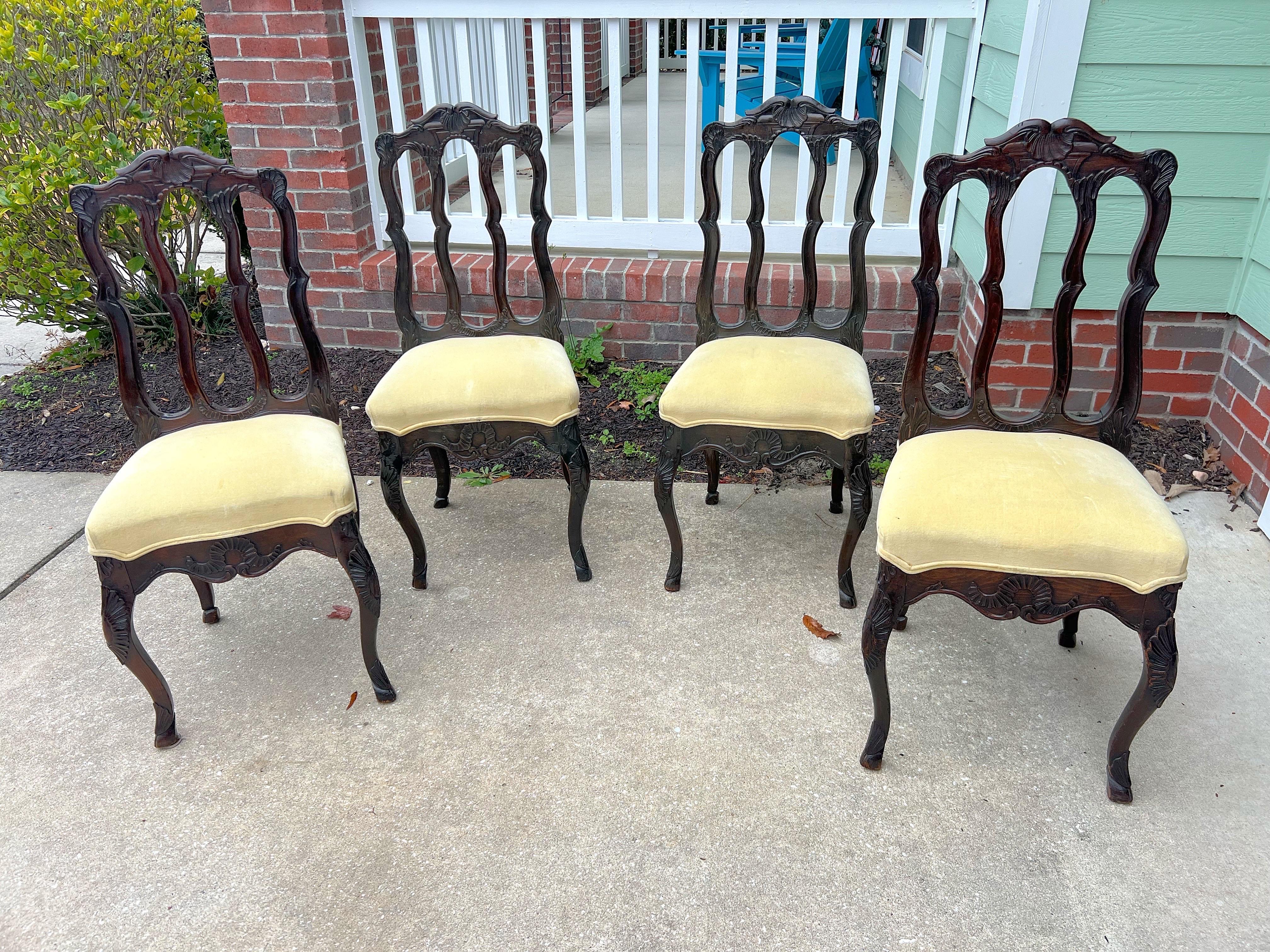 Juego de 4 sillas de comedor francesas de roble estilo Luis XV de los años 20 en venta 1