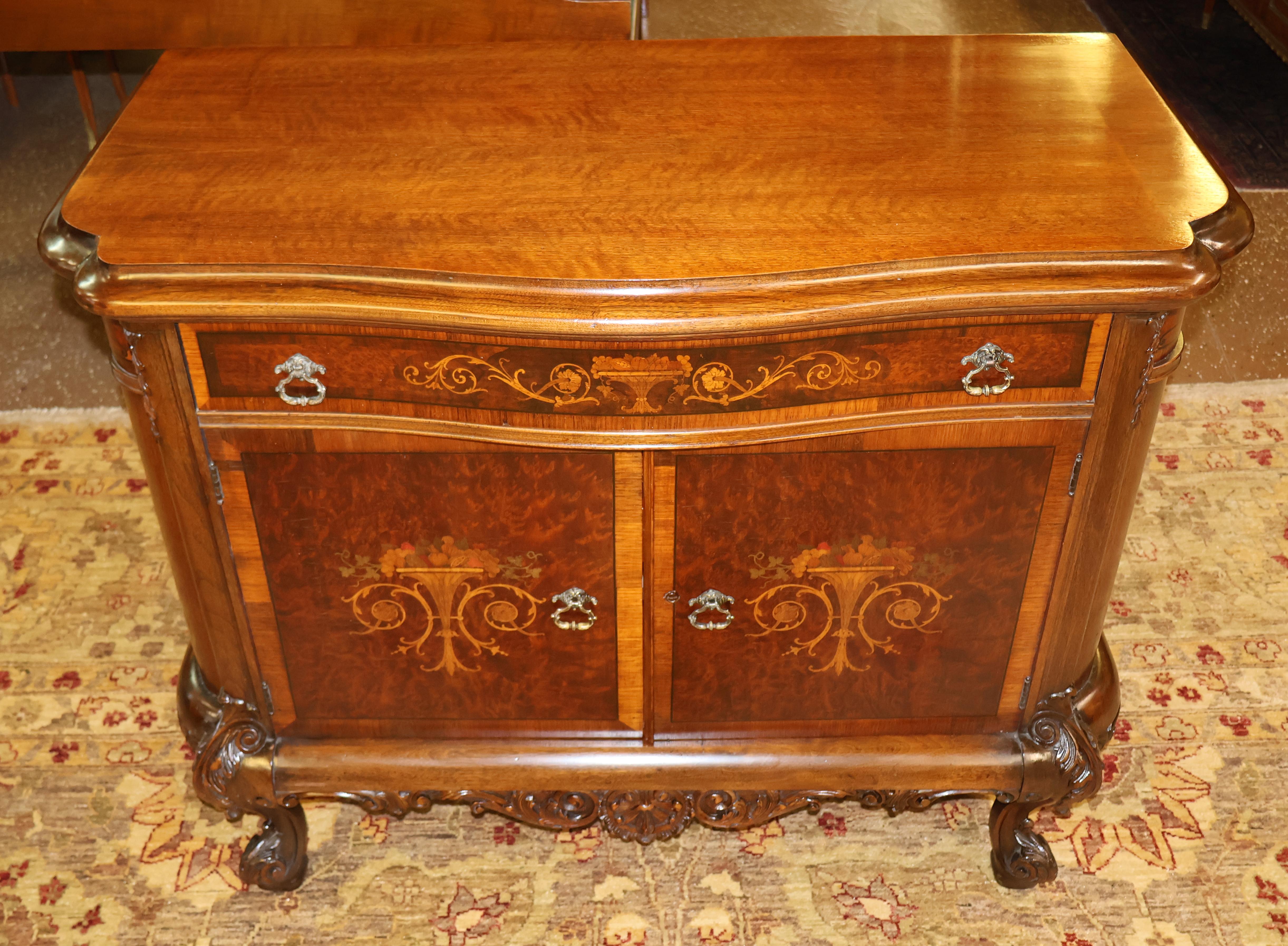 1920's French Louis XV Style Walnut Inlaid Commode Chest Server By Rockford

Dimensions : 44