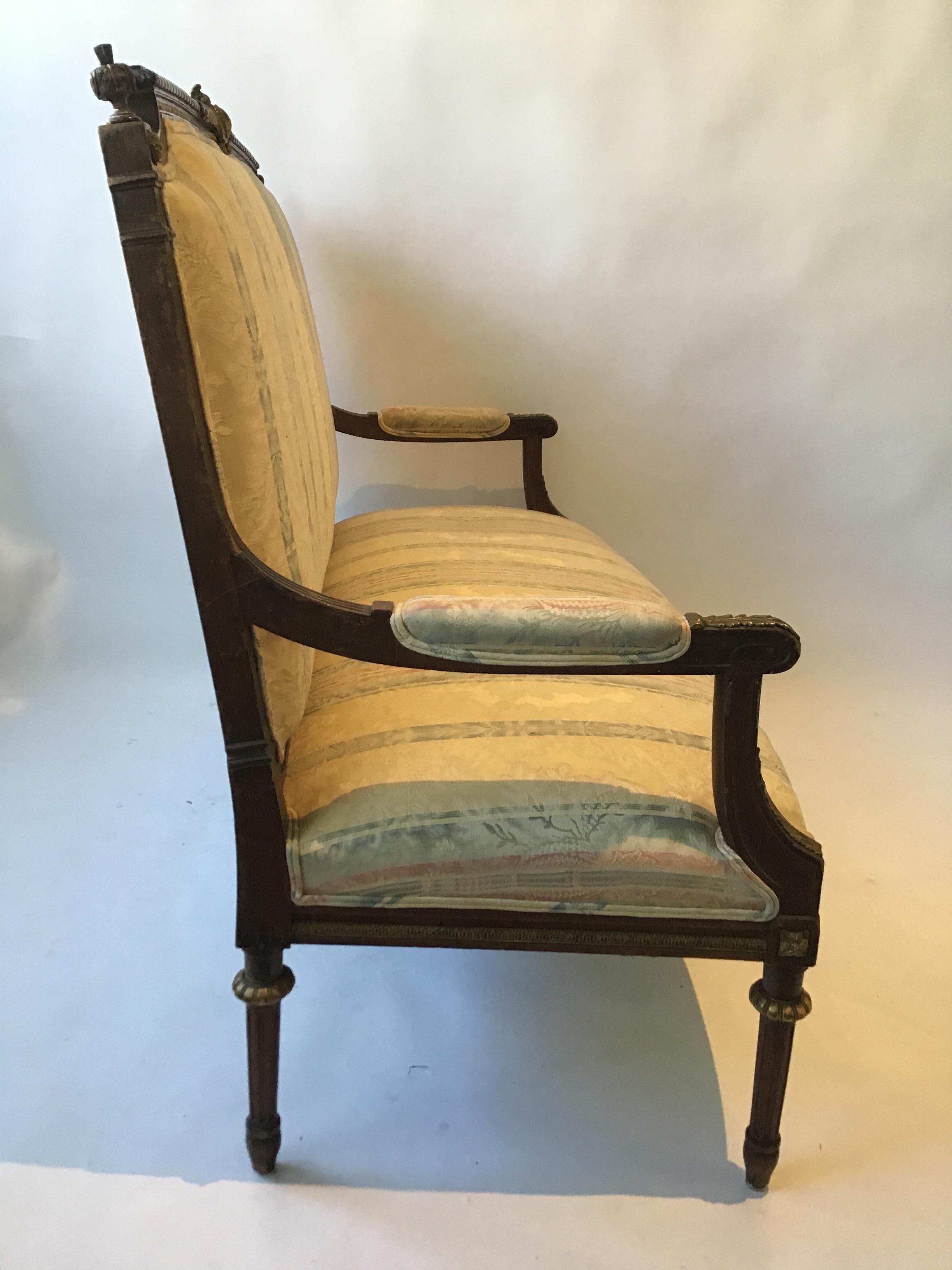 Legno Divano francese Luigi XVI del 1920 in Wood con accenti in bronzo in vendita