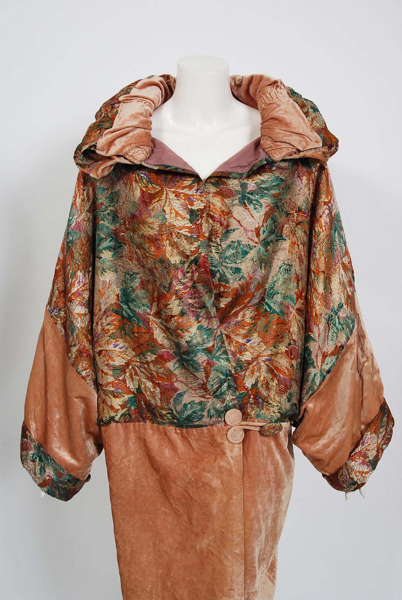 This breathtaking and unbelievable French metallic art-deco patterned metallic lamé & rose pink silk-velvet coat will make any woman shine. I love the wide sculpted dolman-sleeves and dramatic over-sized ruched portrait collar. The garment closes