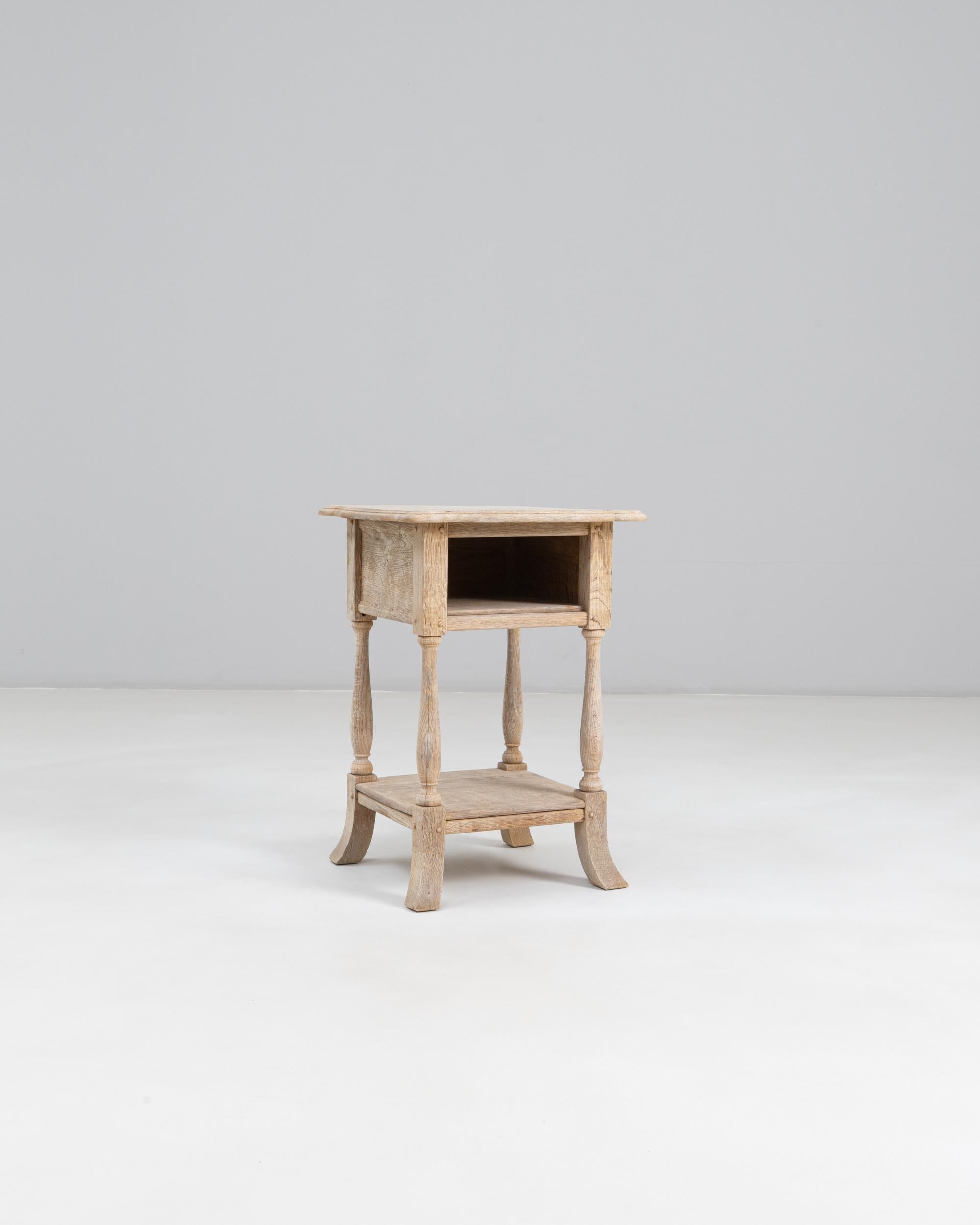 20ième siècle Table d'appoint en chêne français des années 1920 en vente