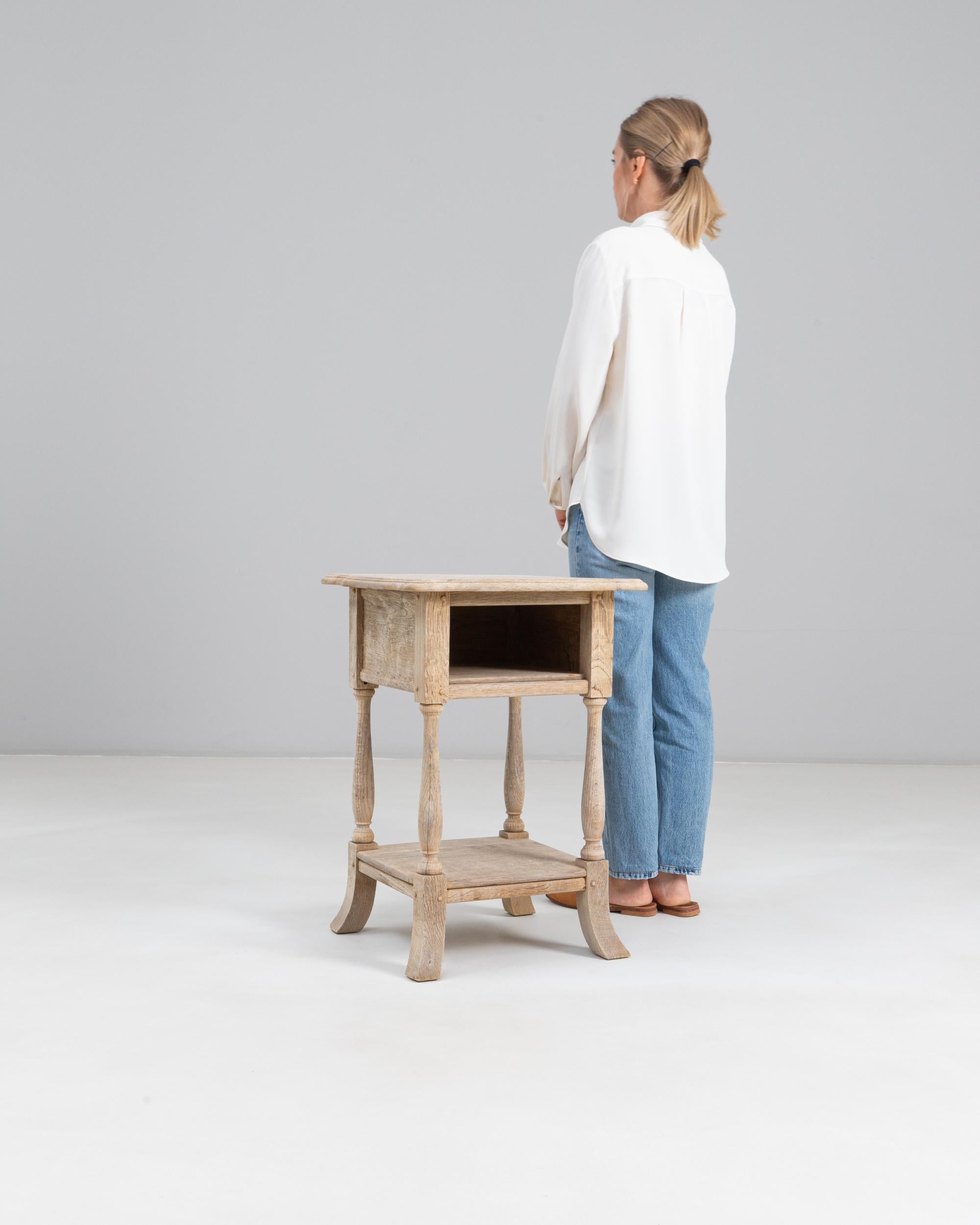 Chêne Table d'appoint en chêne français des années 1920 en vente