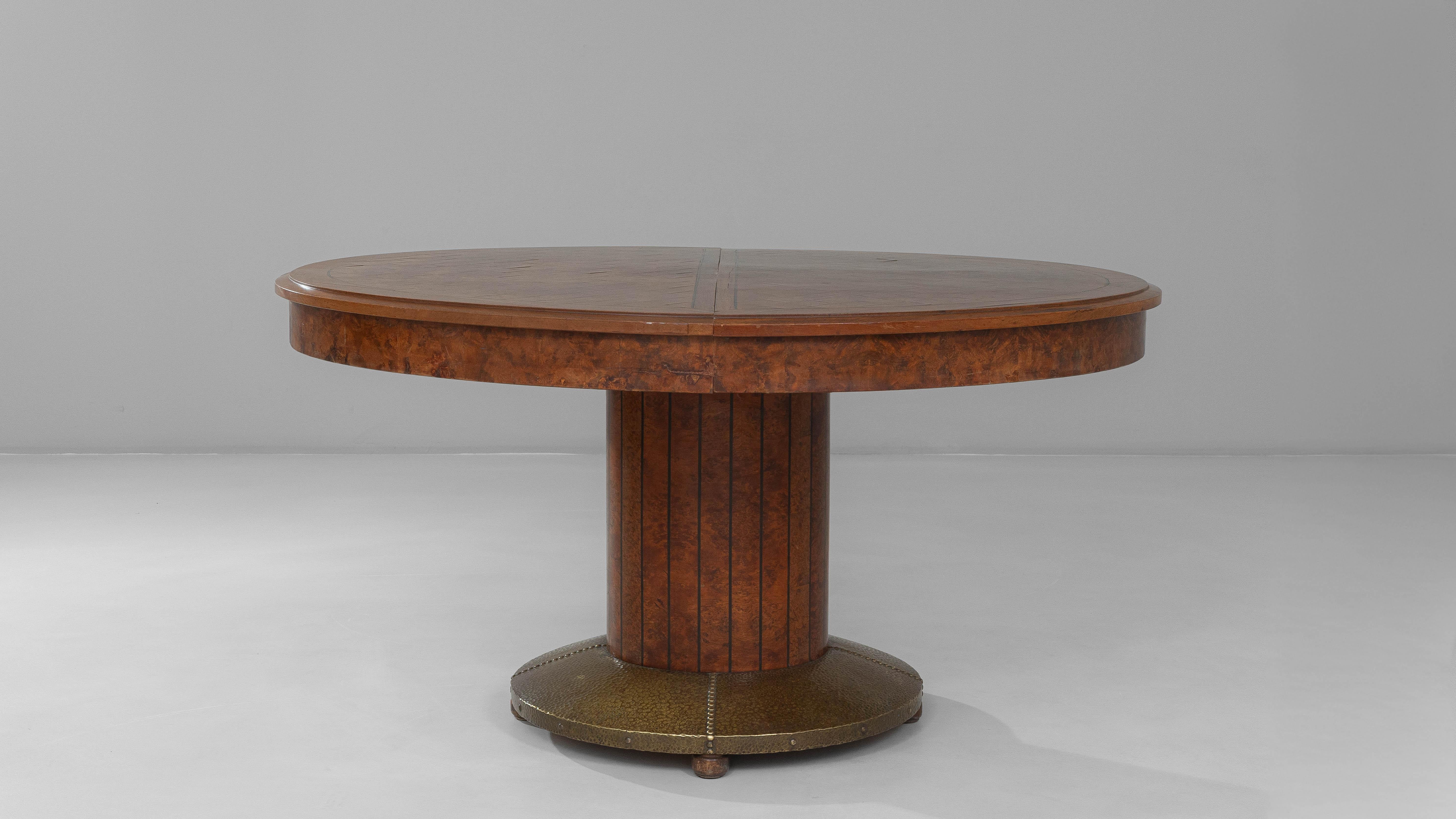 1920s French Oval Art Deco Dining Table With Inlaid Top and Brass Base en Bueno estado para la venta en High Point, NC