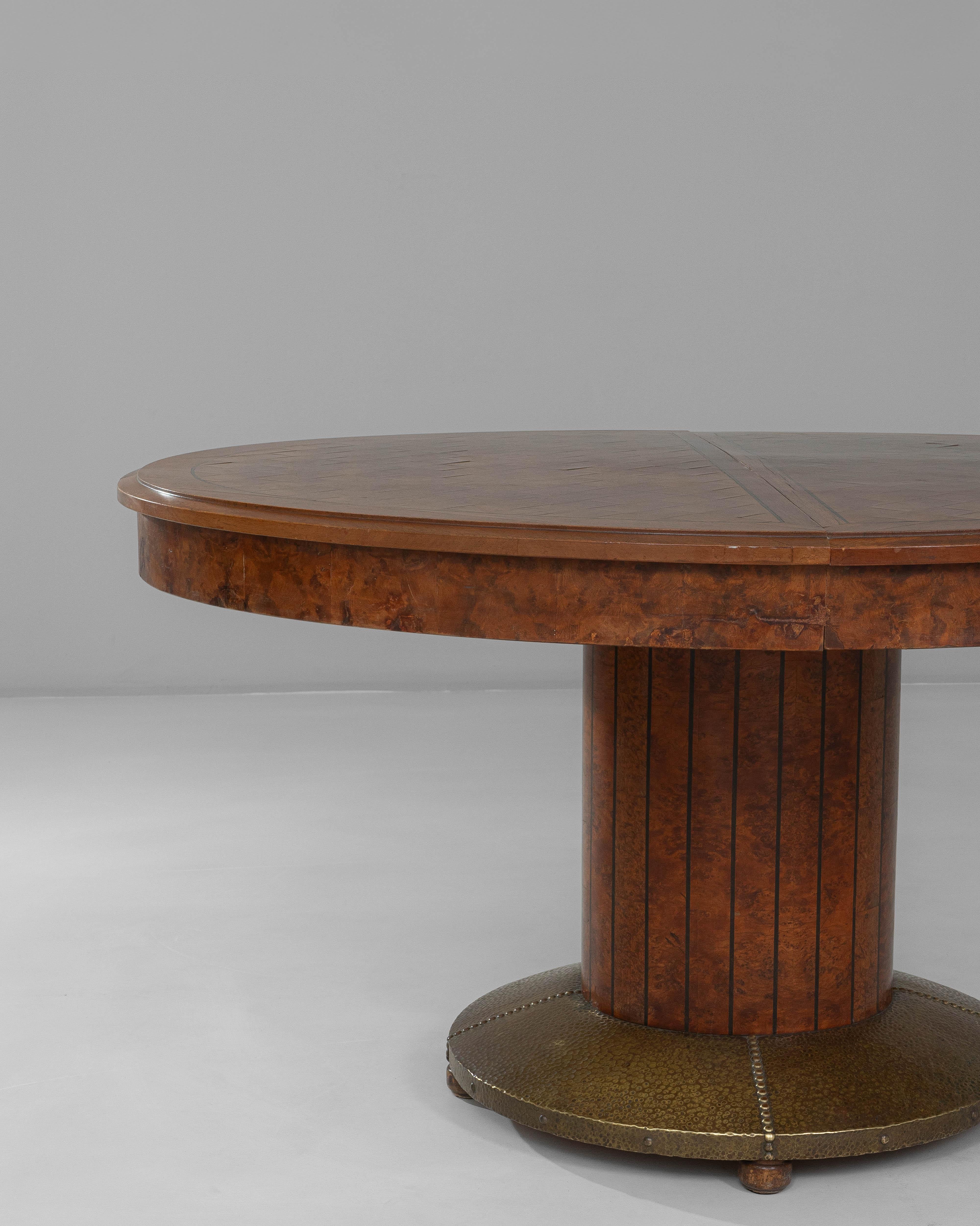 1920s French Oval Art Deco Dining Table With Inlaid Top and Brass Base siglo XX en venta