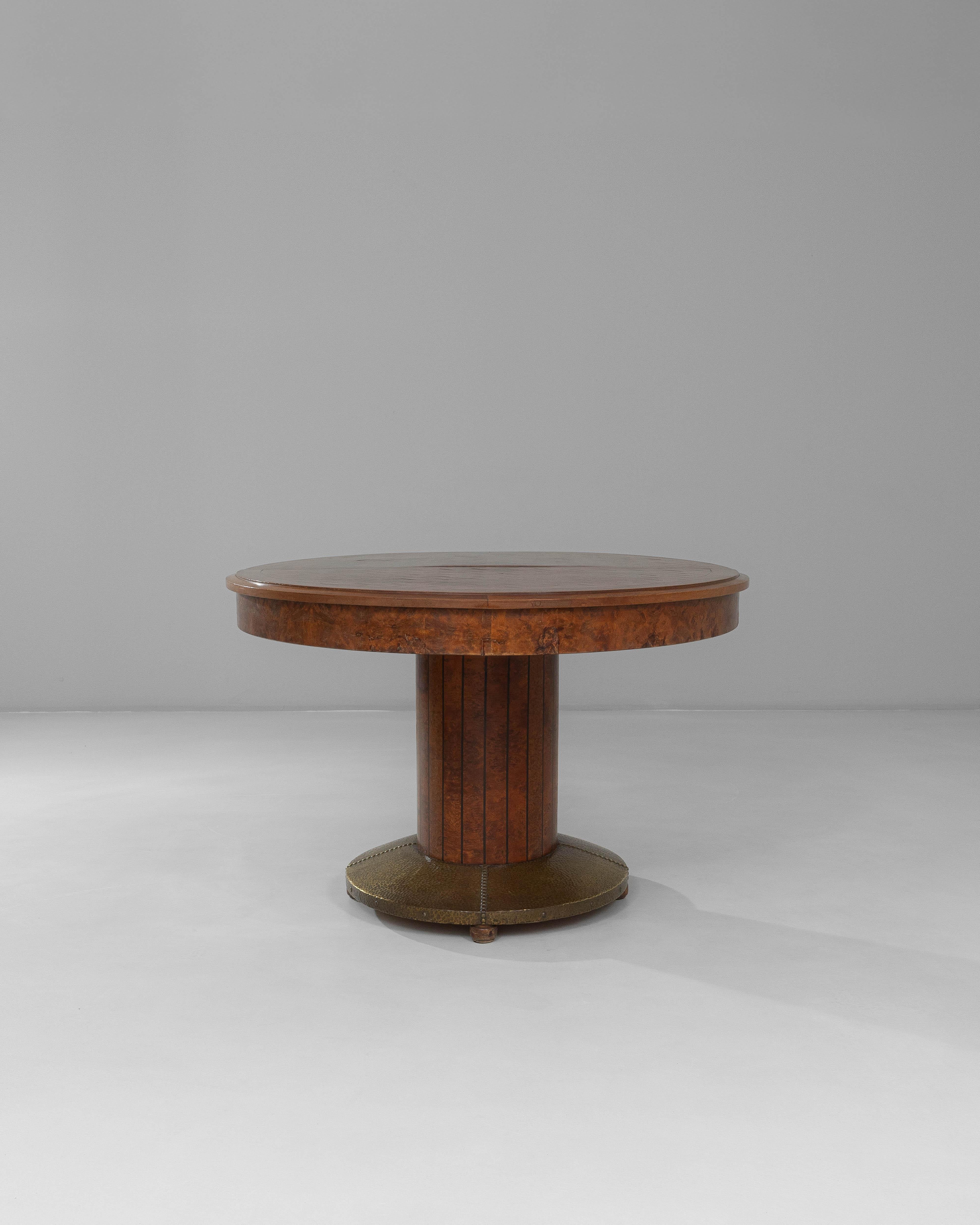 1920s French Oval Art Deco Dining Table With Inlaid Top and Brass Base Latón en venta