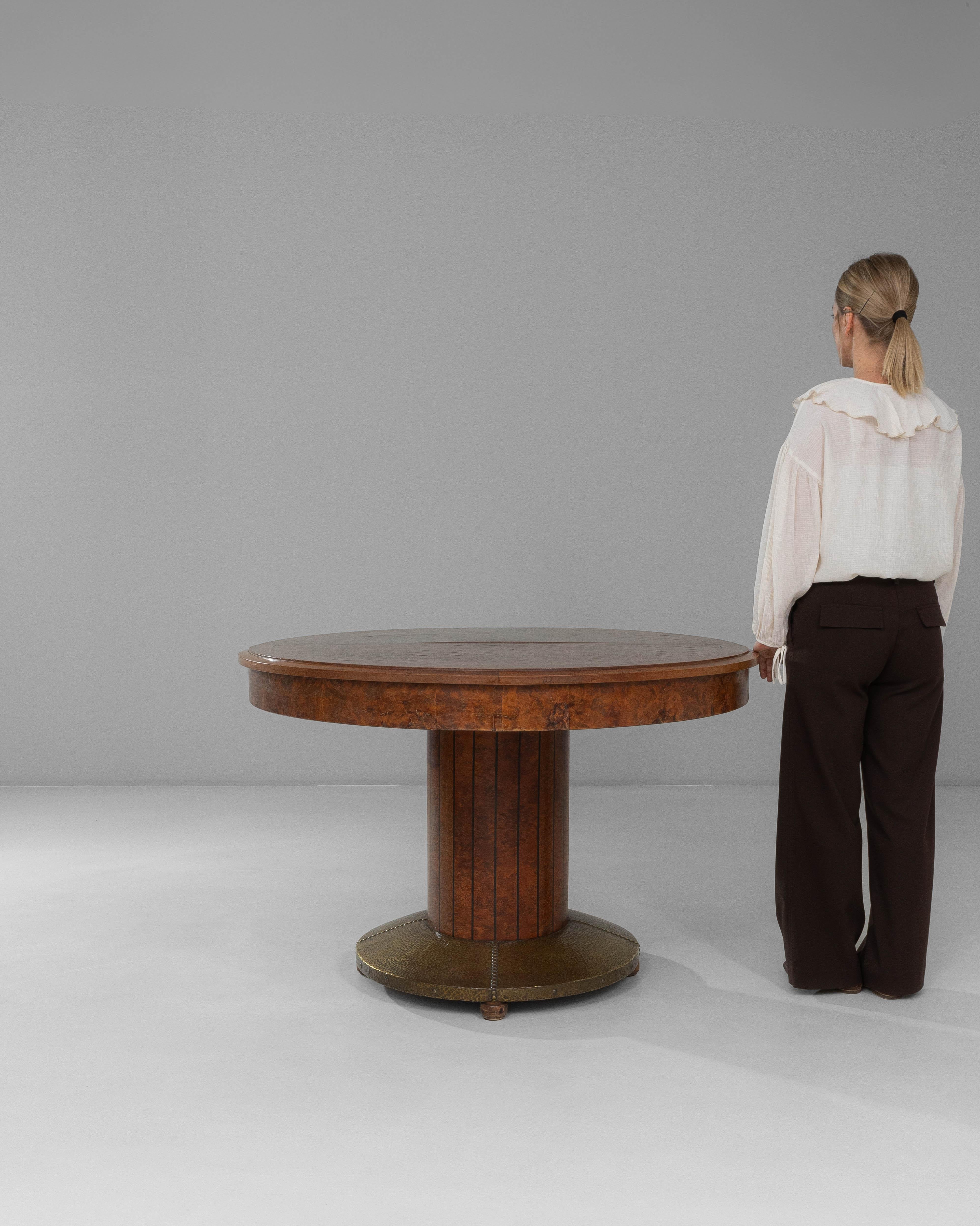 1920s French Oval Art Deco Dining Table With Inlaid Top and Brass Base en venta 1