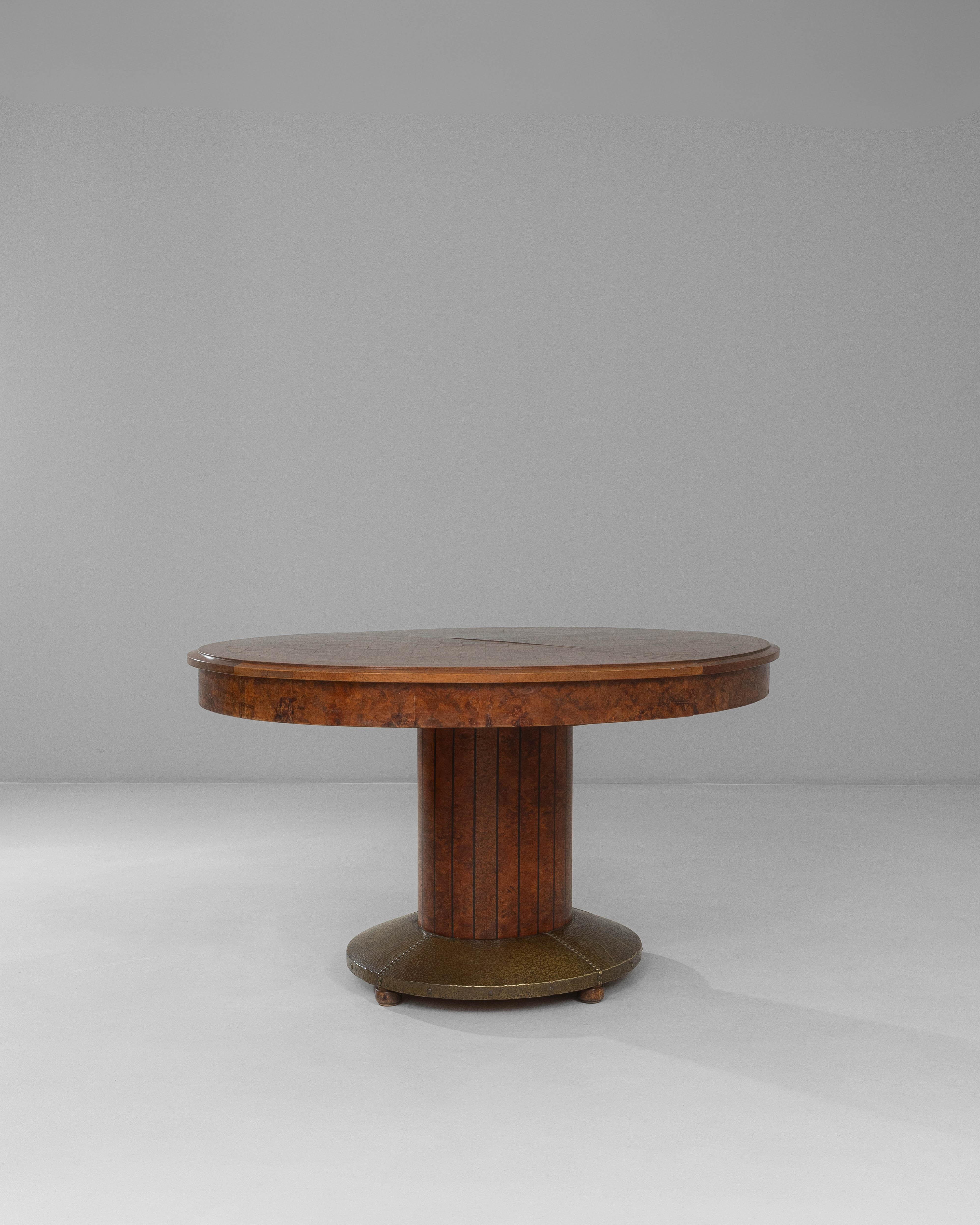 1920s French Oval Art Deco Dining Table With Inlaid Top and Brass Base en venta 2