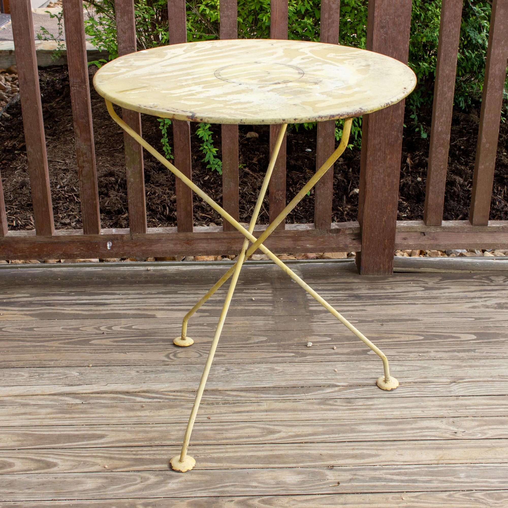 1920s French Painted Metal Garden & Bistro Table In Fair Condition In Houston, TX