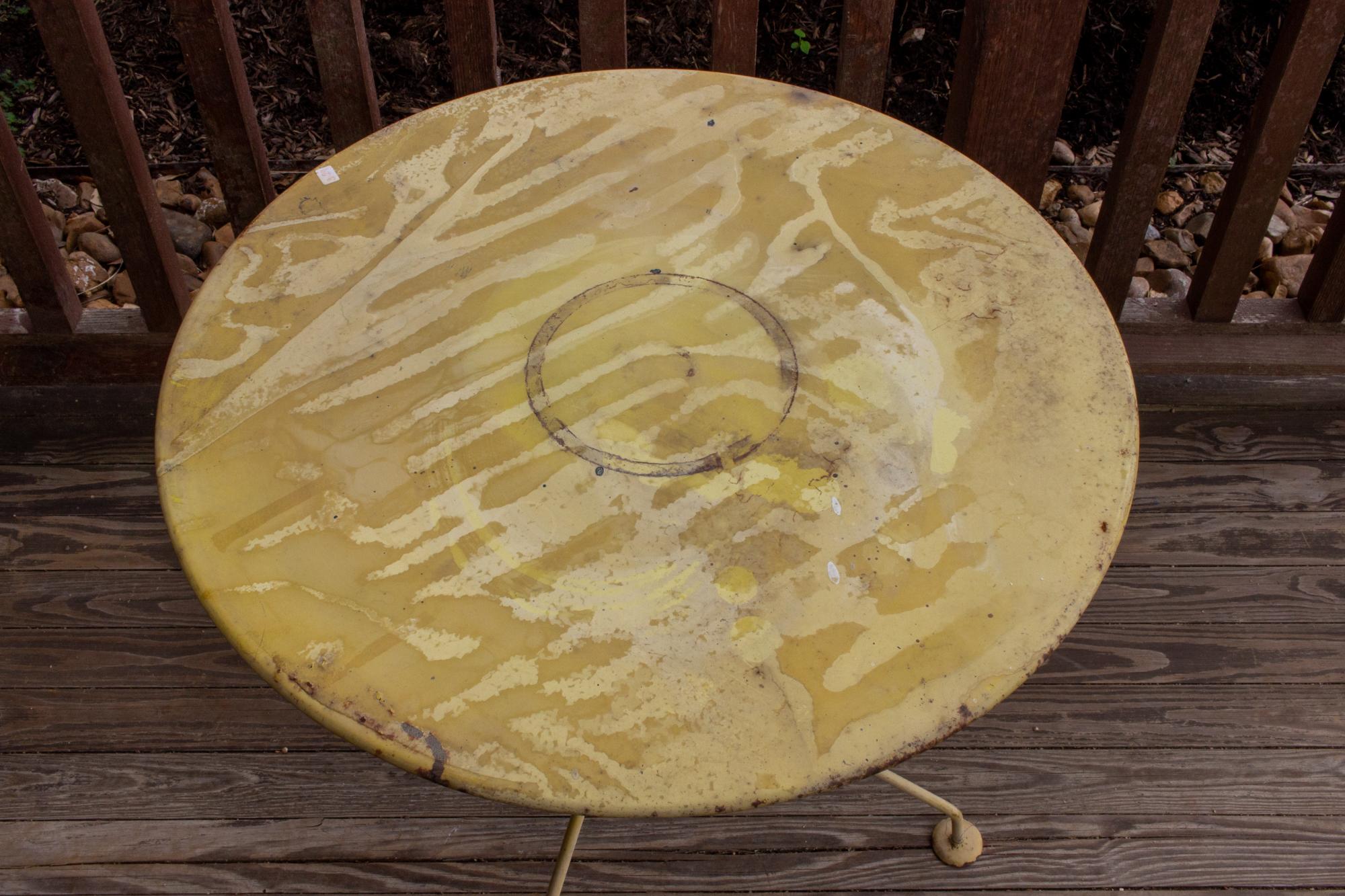 20th Century 1920s French Painted Metal Garden & Bistro Table