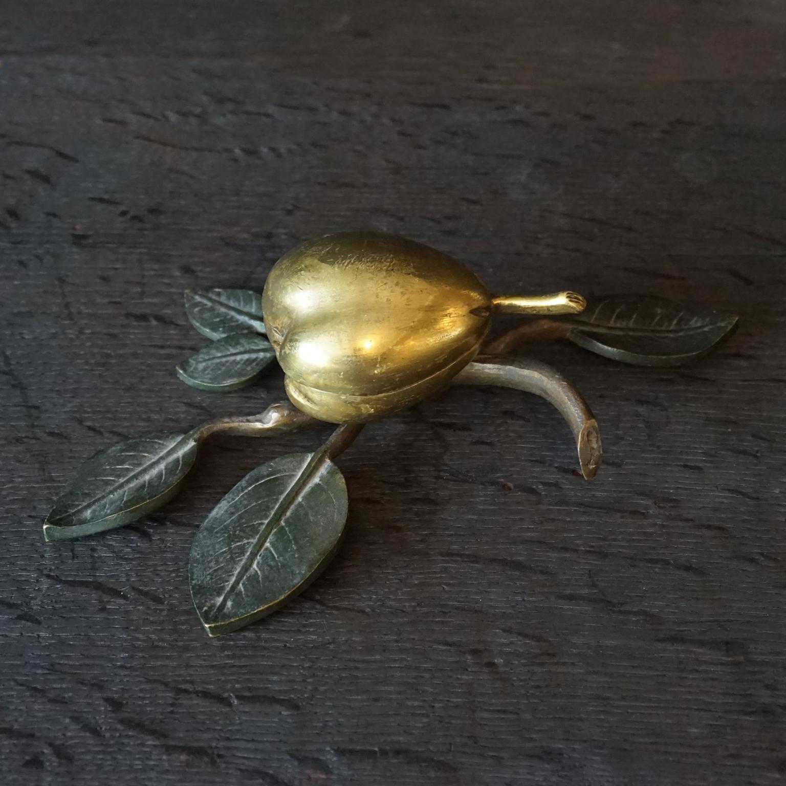 Antique hinged bronze two toned paint patinated pear on a twig with green painted leaves, to keep or collect your little trinkets in.
This used to be called a bed-pear, for putting your jewellery in on your nightstand before going to bed. But