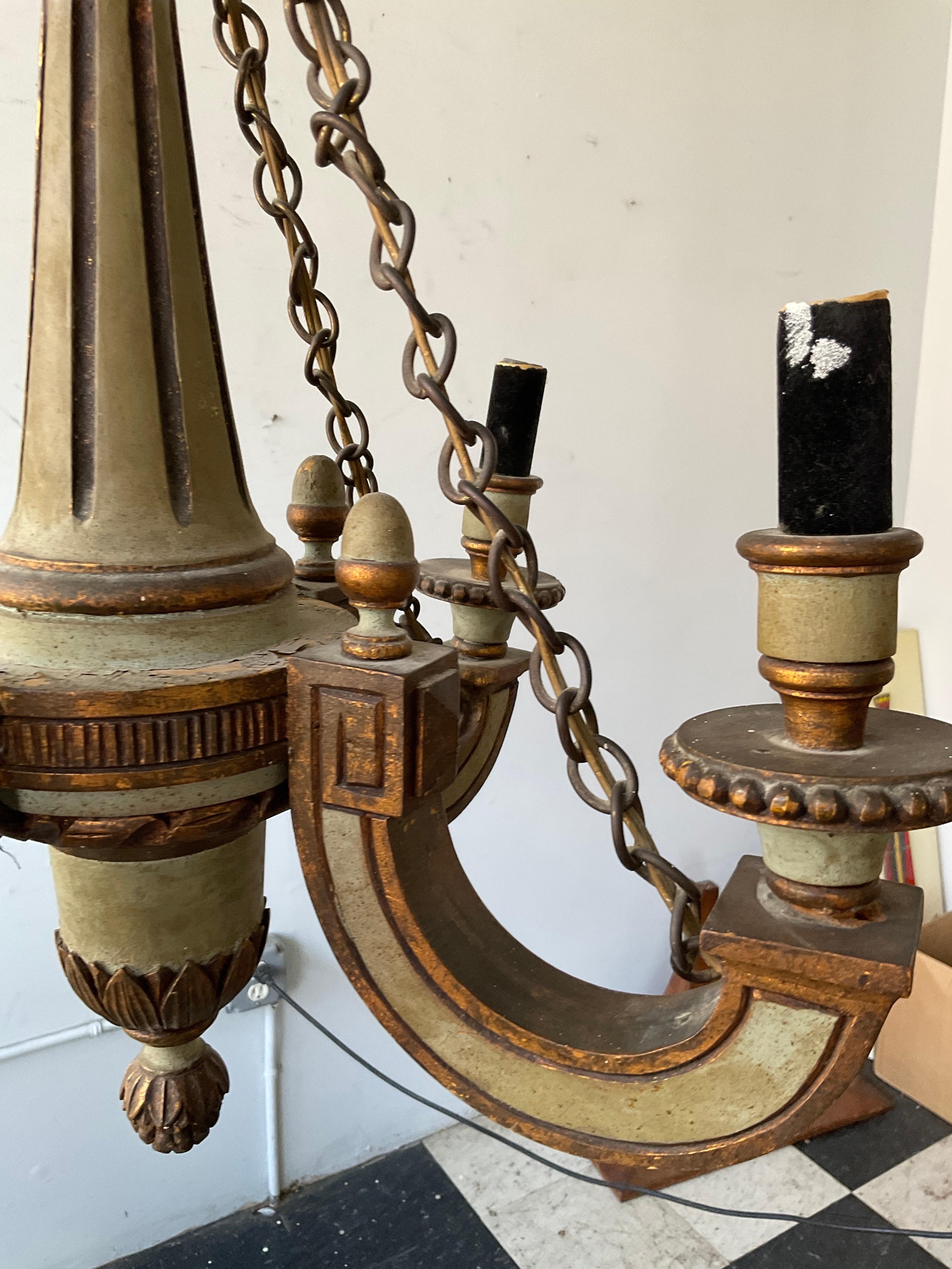 Lustre classique en bois peint français des années 1920 en vente 3