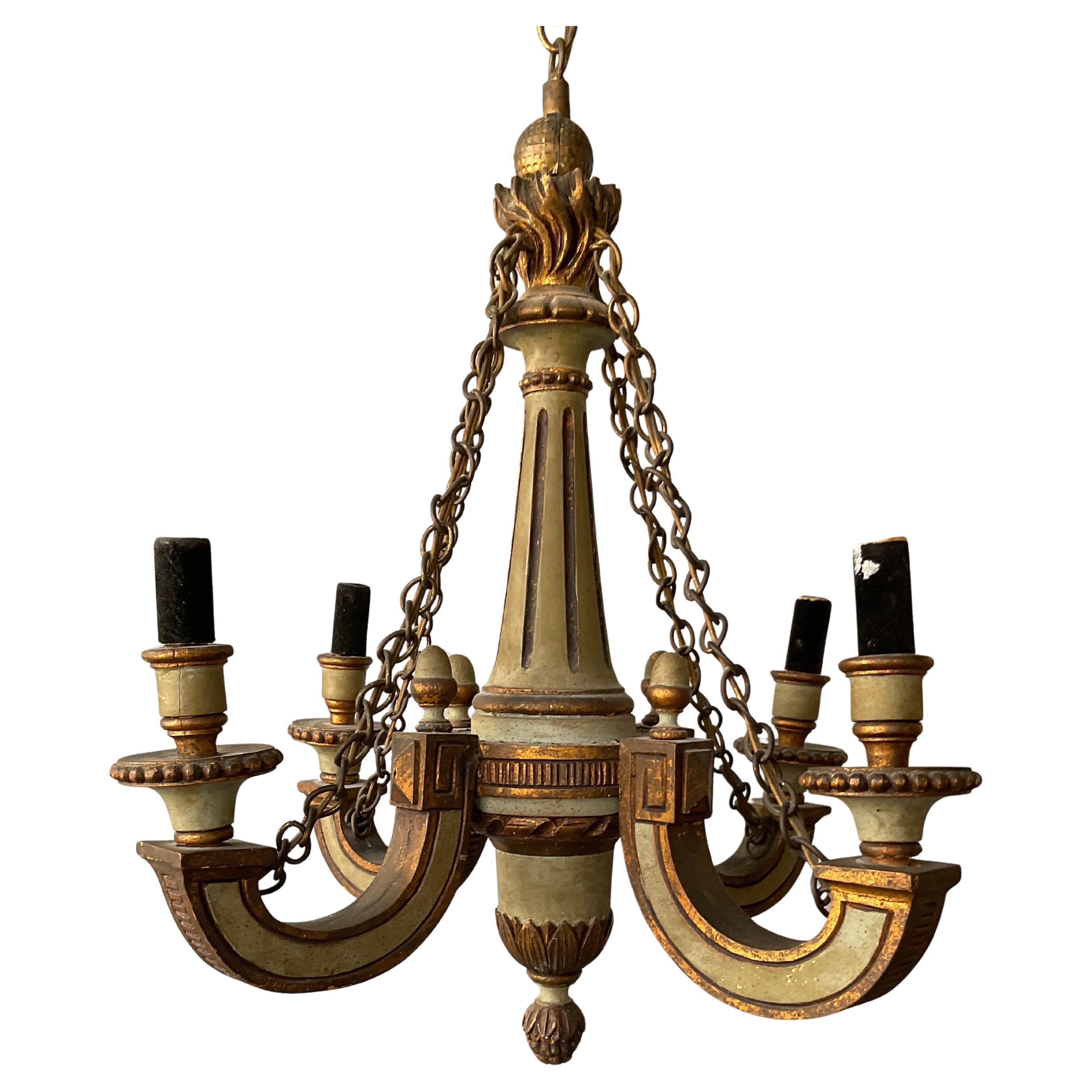 Lustre classique en bois peint français des années 1920 en vente