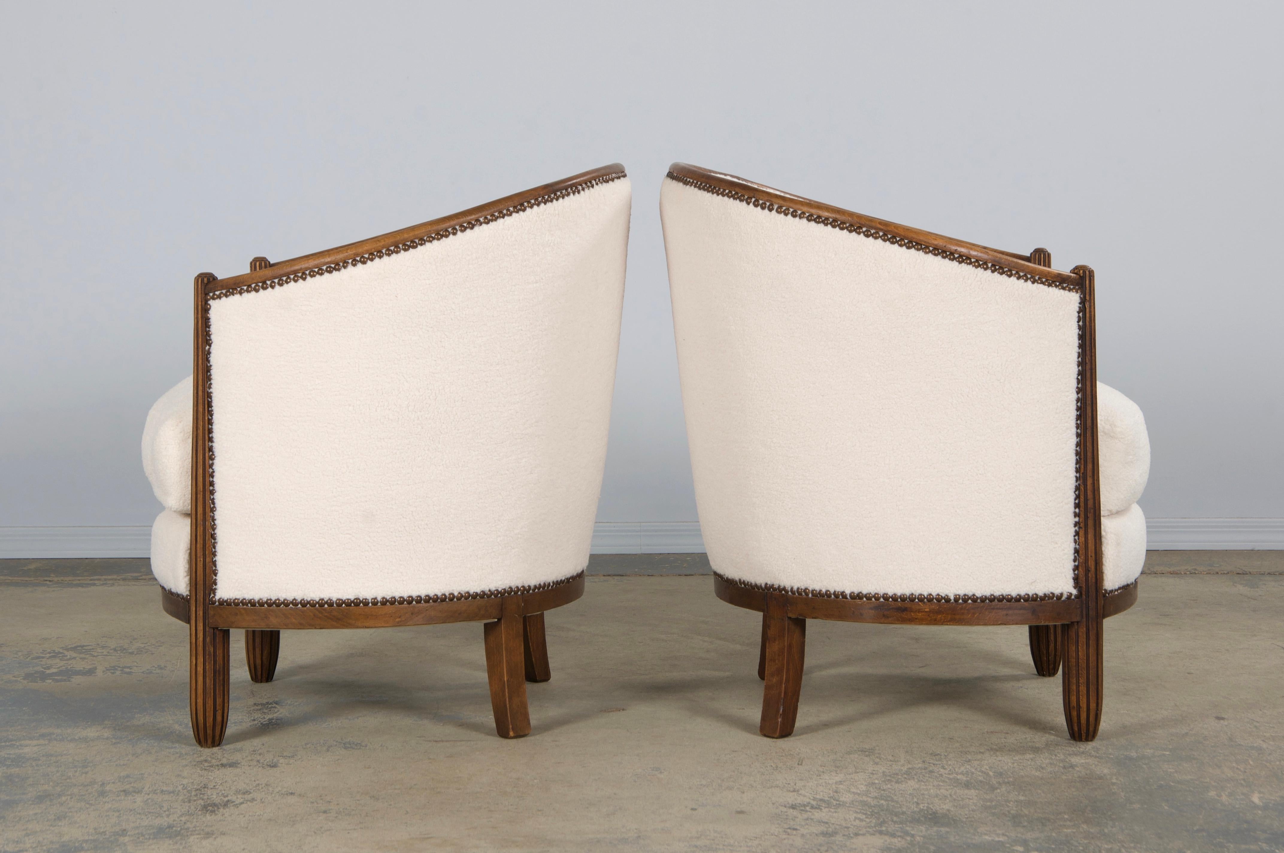 1920s French Parisian Art Deco Maple Tub Armchairs in Cream Boucle - A Pair For Sale 4