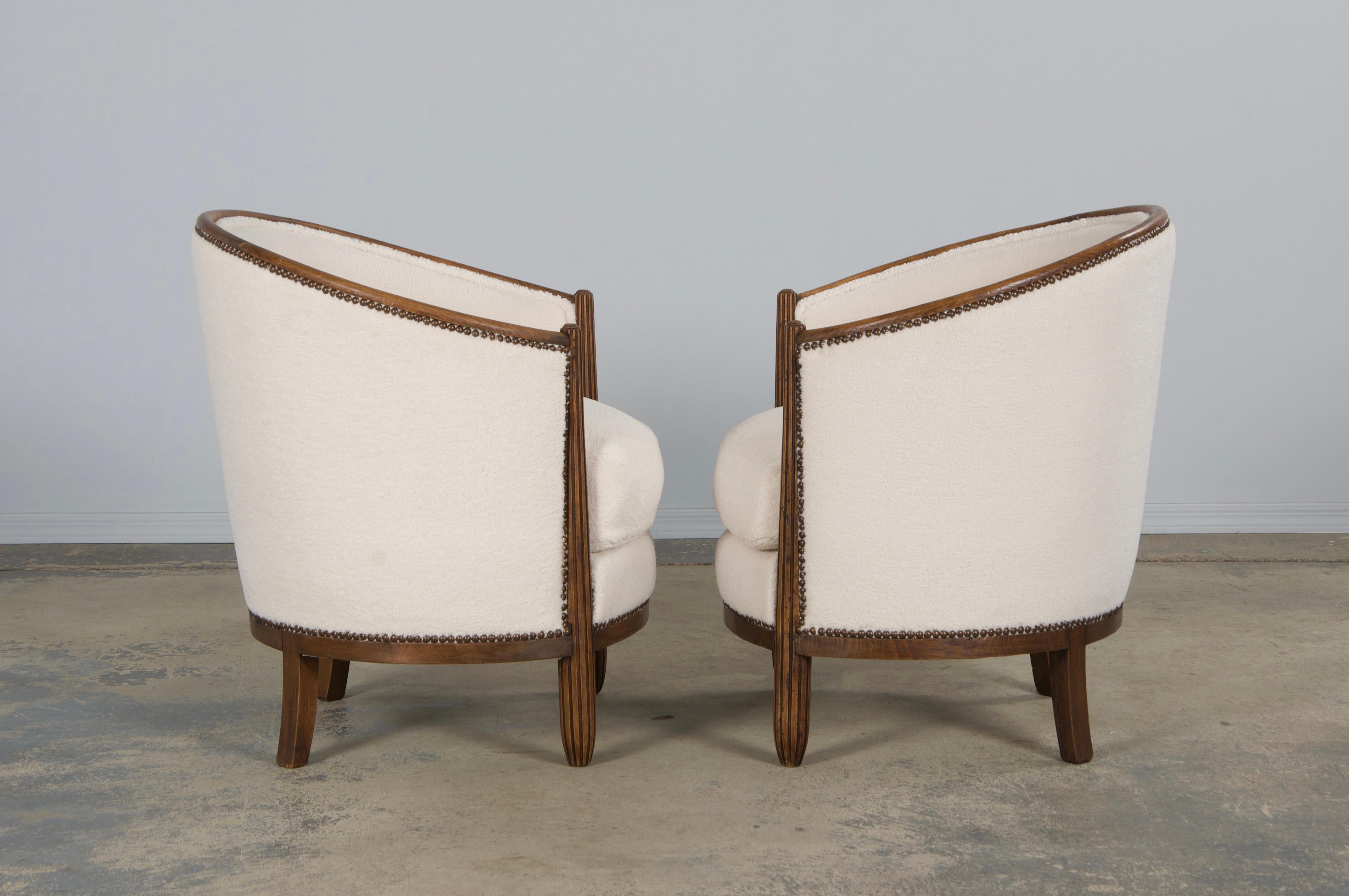 1920s French Parisian Art Deco Maple Tub Armchairs in Cream Boucle - A Pair For Sale 5