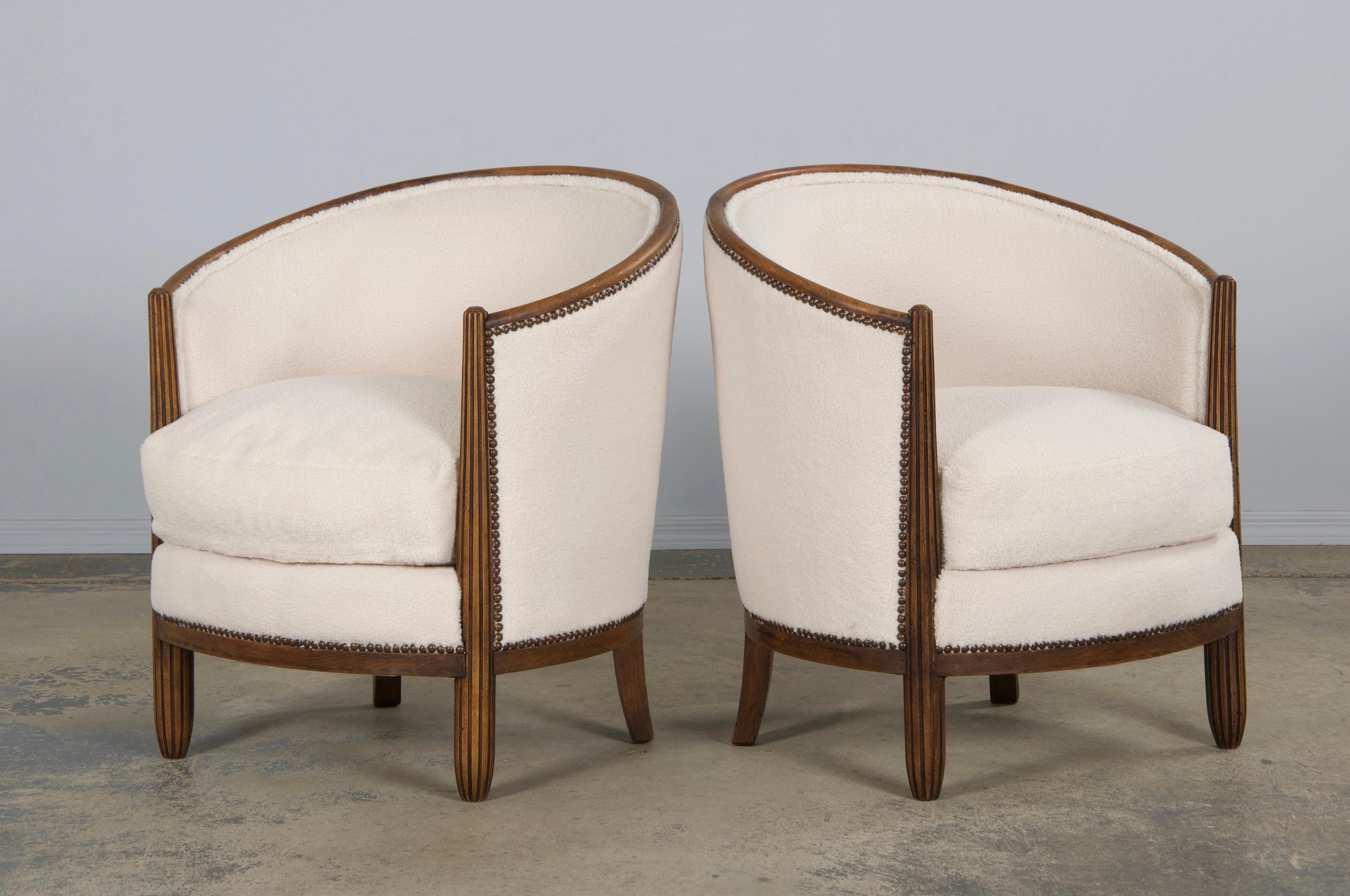 1920s French Parisian Art Deco Maple Tub Armchairs in Cream Boucle - A Pair For Sale 8