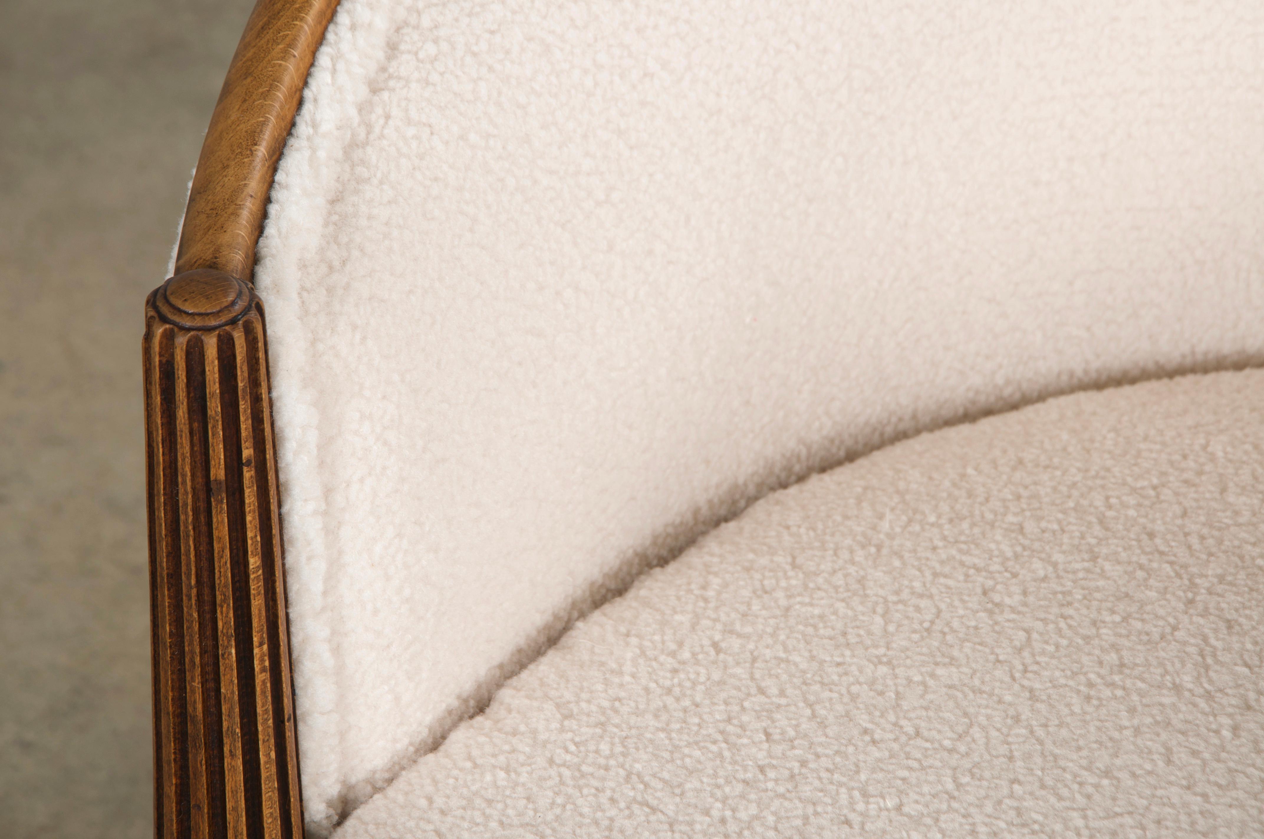 1920s French Parisian Art Deco Maple Tub Armchairs in Cream Boucle - A Pair For Sale 12