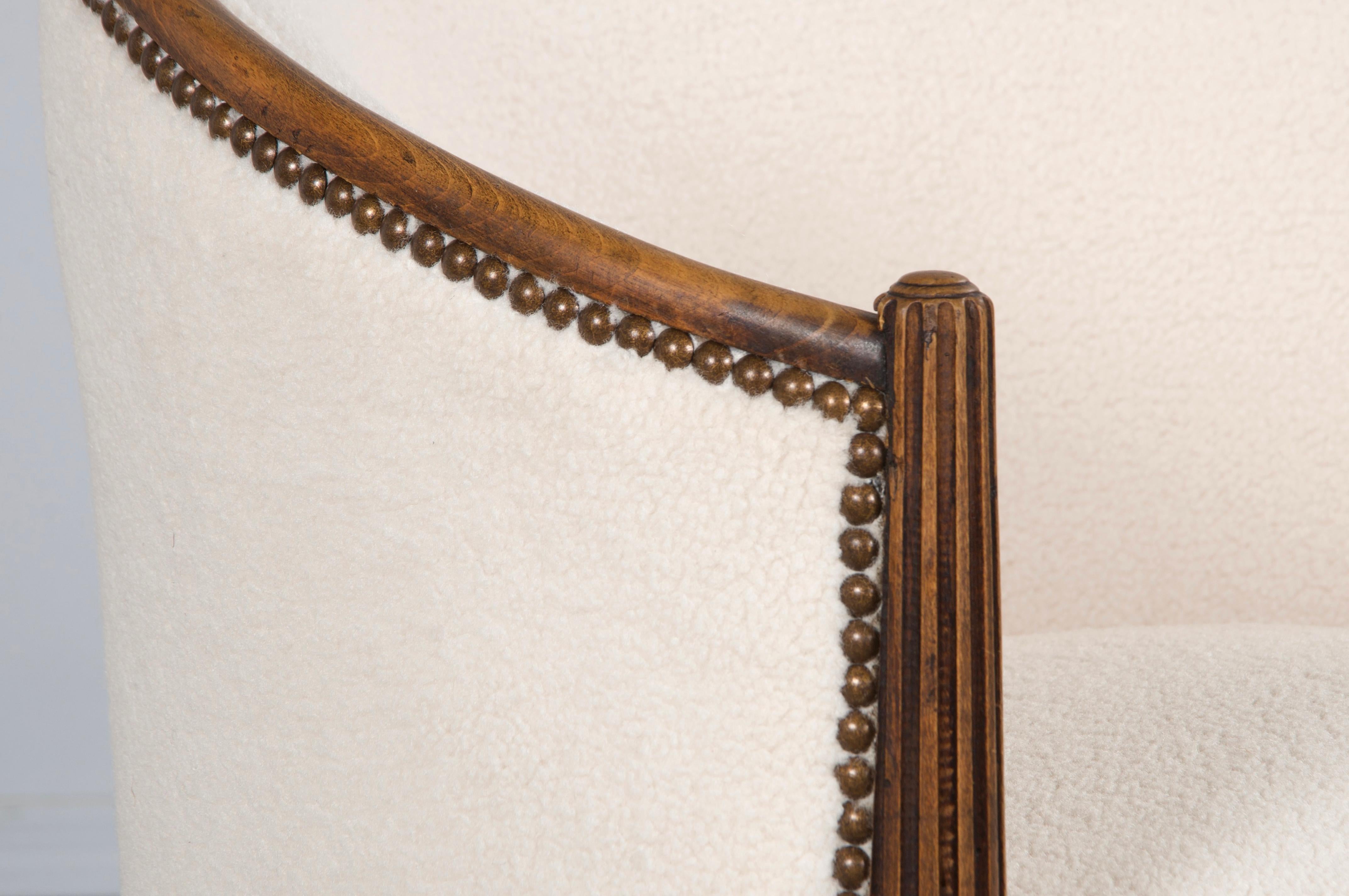 1920s French Parisian Art Deco Maple Tub Armchairs in Cream Boucle - A Pair For Sale 1