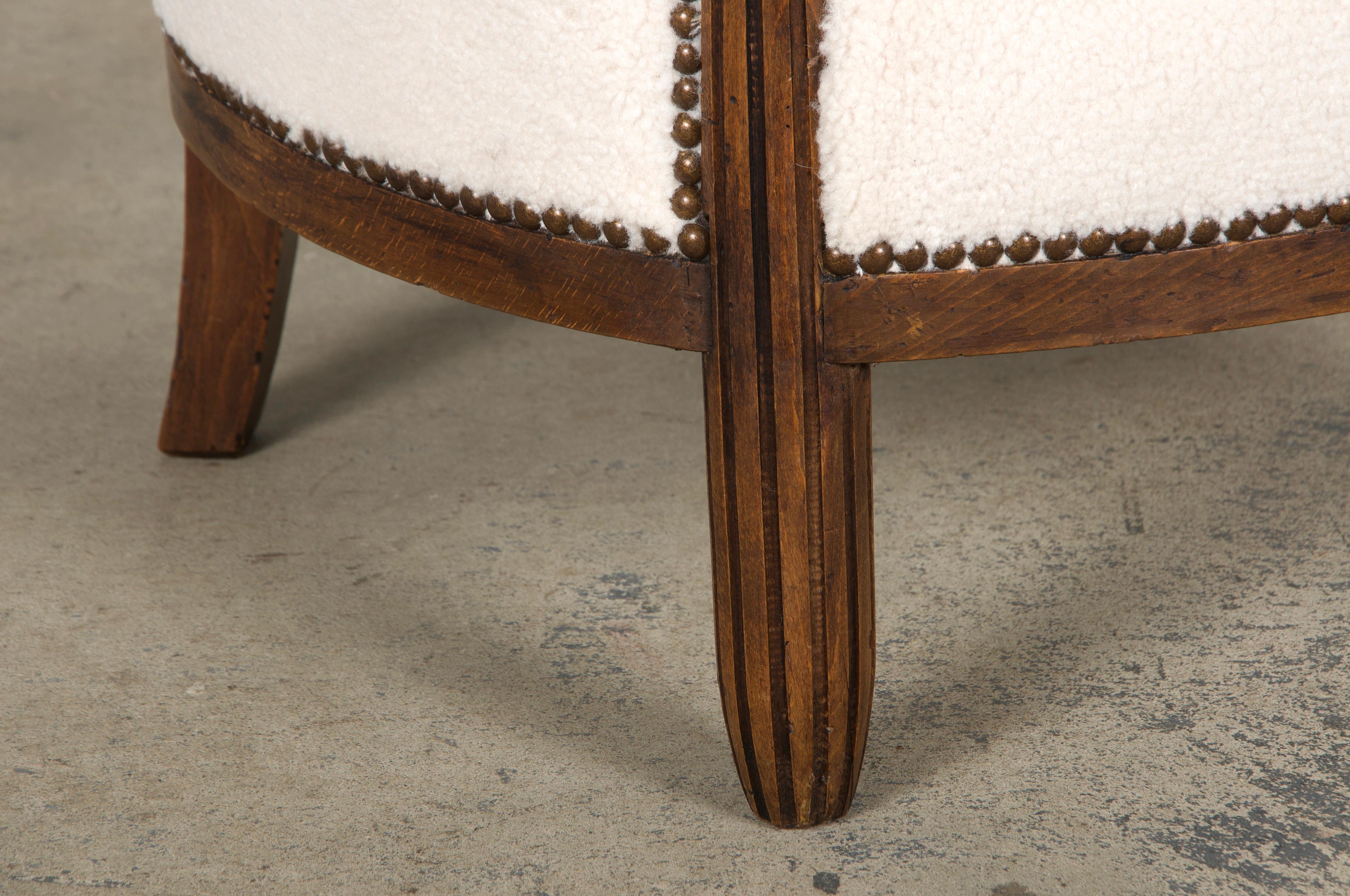 1920s French Parisian Art Deco Maple Tub Armchairs in Cream Boucle - A Pair For Sale 3