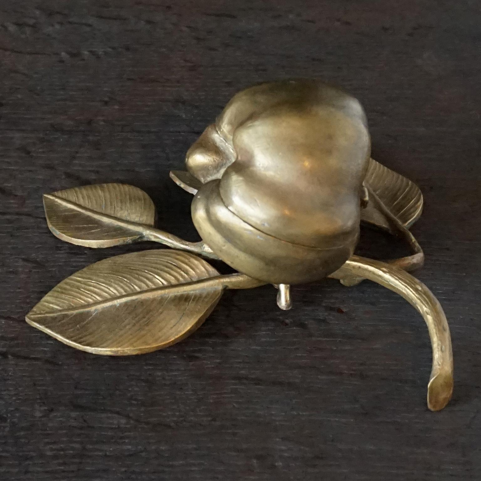 1920s French Patinated Art Nouveau Bronze Hinged Apple Trinket Box on Twig '6' In Good Condition In Haarlem, NL