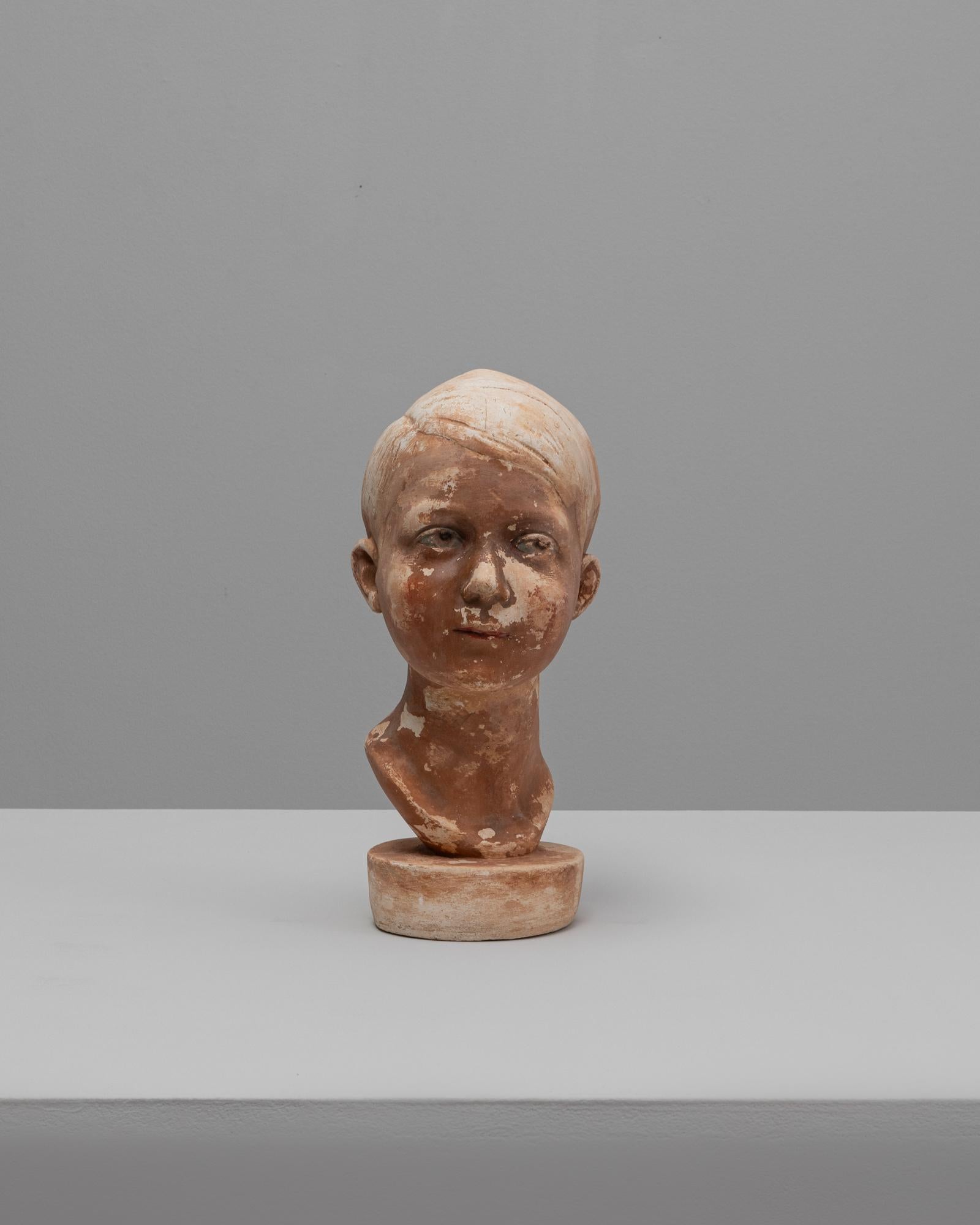 Busto in gesso di ragazzo francese degli anni '20 In condizioni buone in vendita a High Point, NC