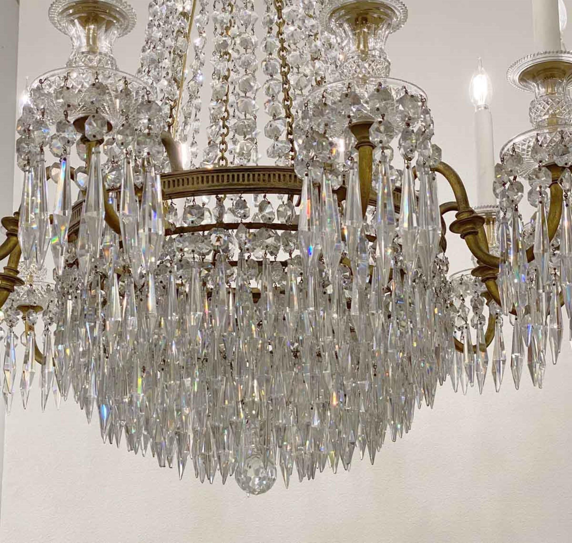 1920s French Regency Crystal and Bronze Chandelier Antique with Hand Cut Crystal For Sale 3