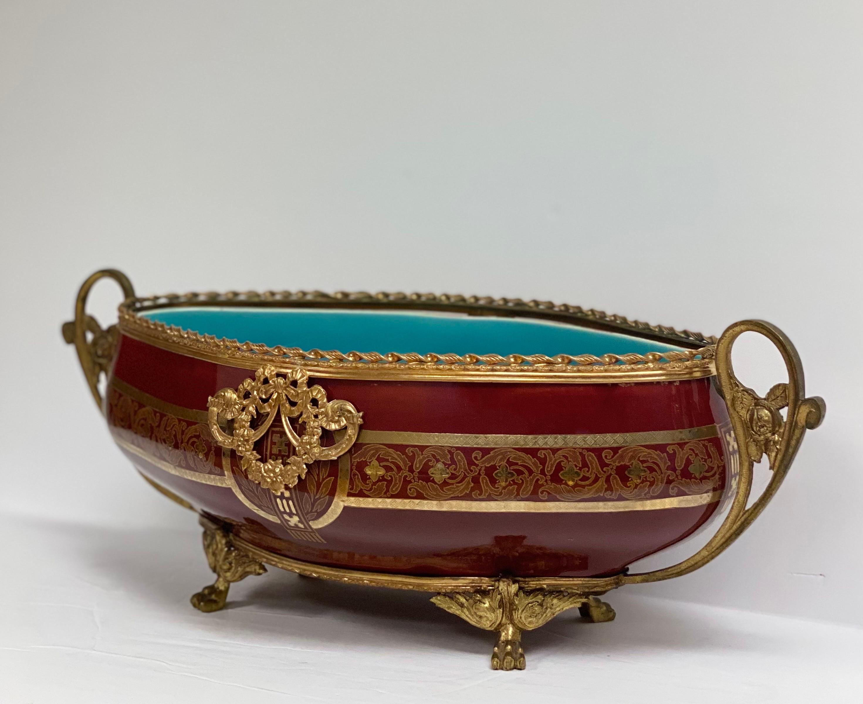 1920s French Sarreguemines Red Majolica Bronze Ormolu Jardiniere Bowl In Good Condition For Sale In Farmington Hills, MI
