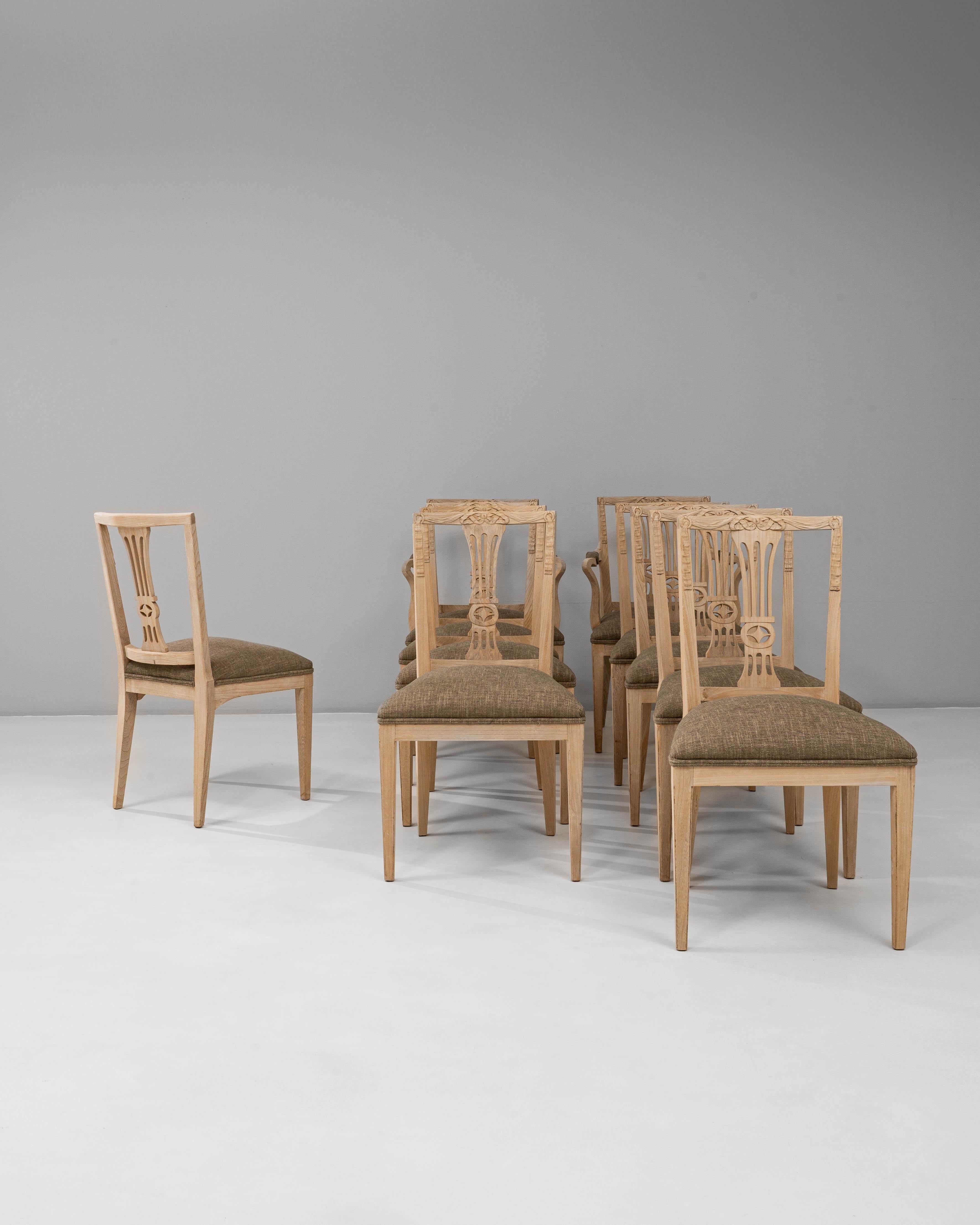 1920s French Set of 10 Oak Neoclassical Dining Chairs in vendita 4