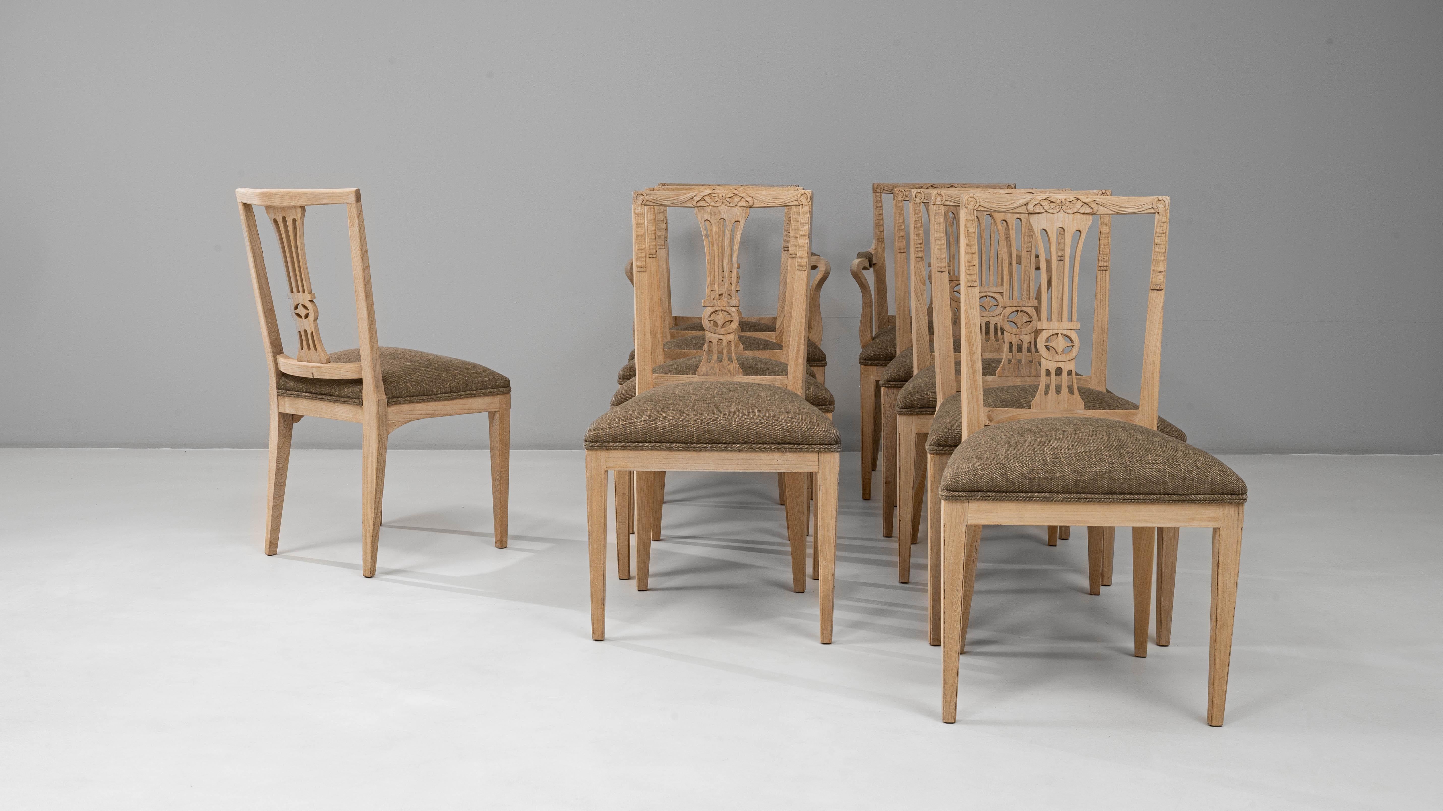1920s French Set of 10 Oak Neoclassical Dining Chairs in vendita 6