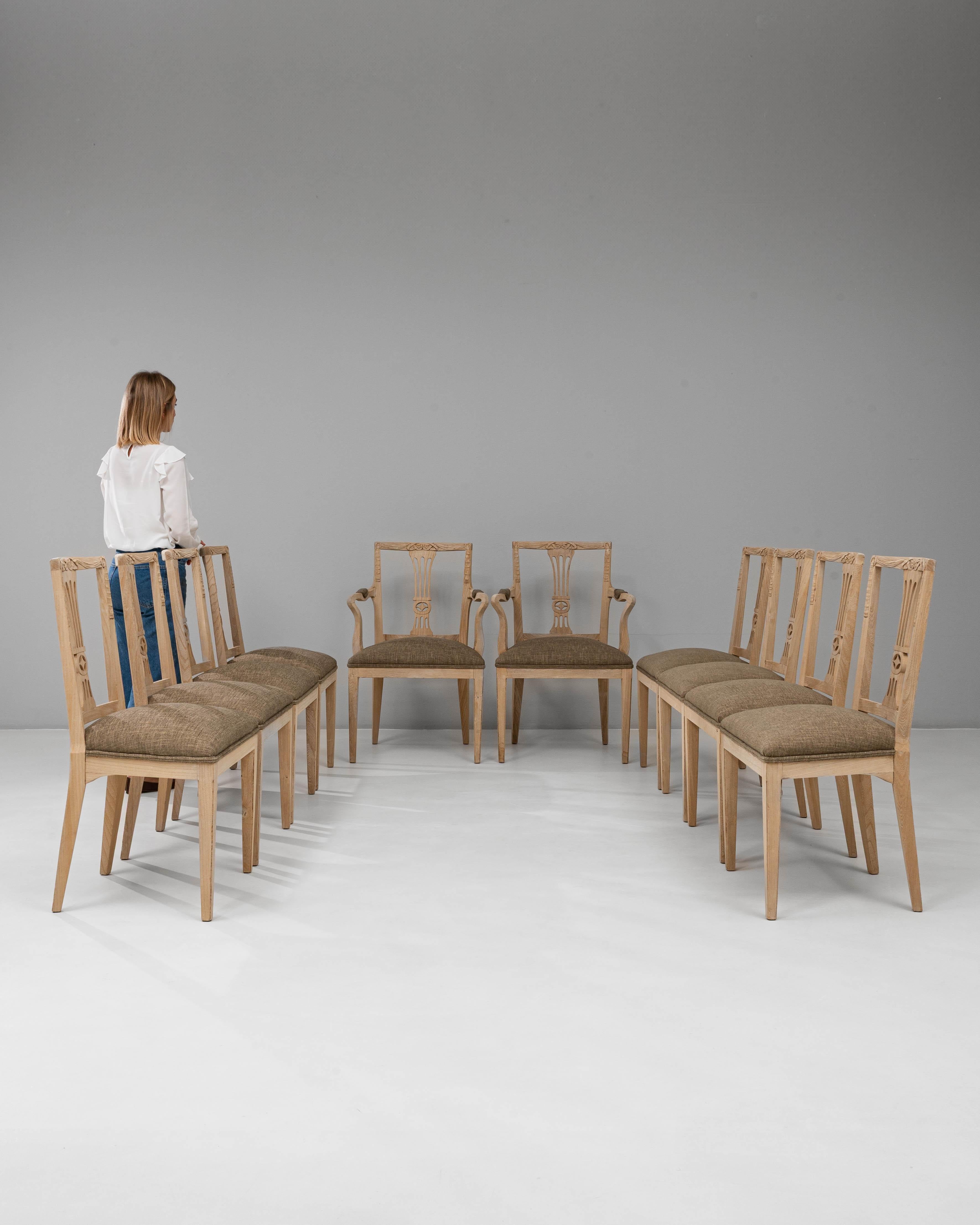 Neoclassico 1920s French Set of 10 Oak Neoclassical Dining Chairs in vendita