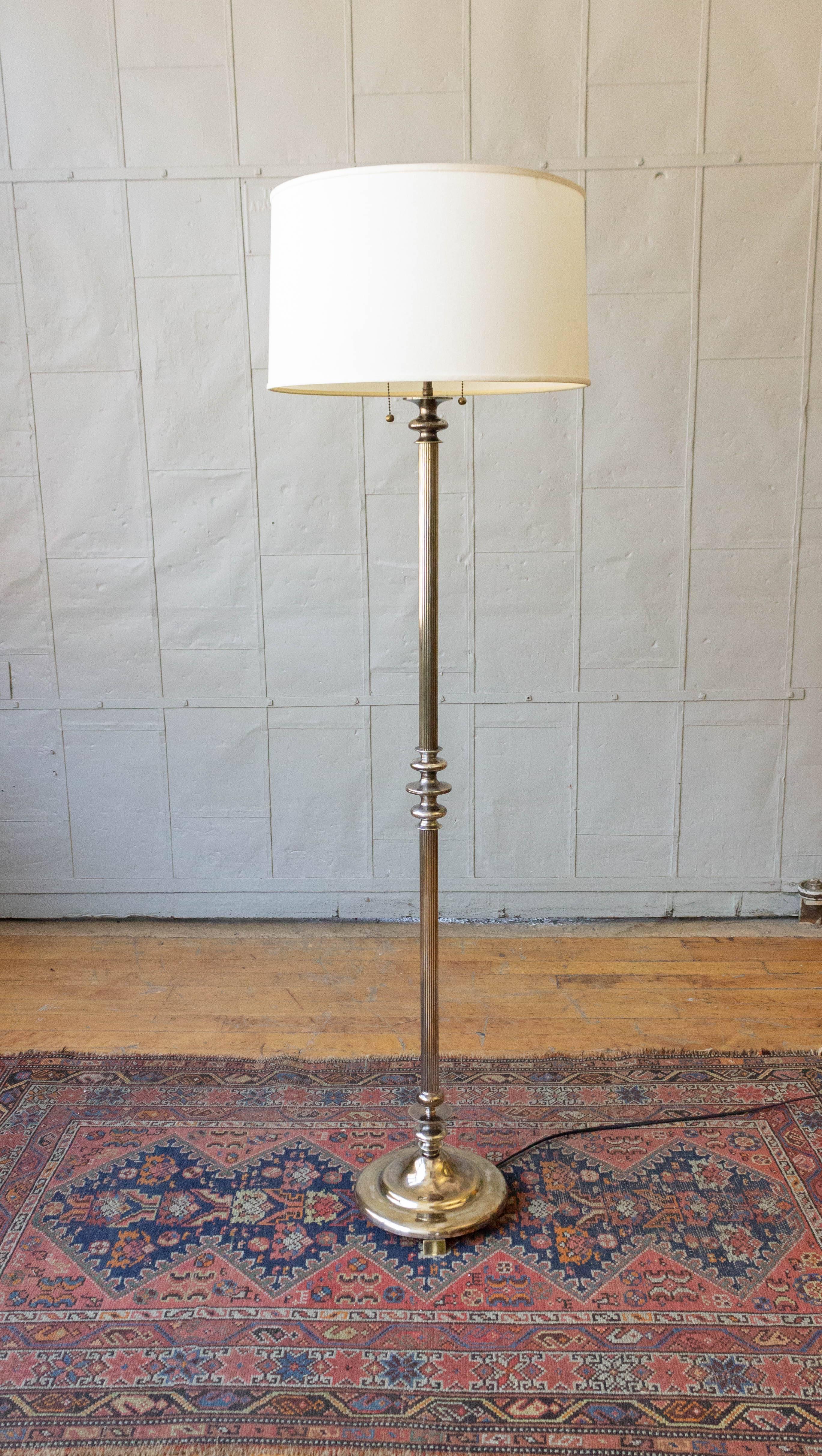 French 1920's silver floor lamp with ribbed stem resting on round base. This lamp has a fluted stem with nice turned detail. Shade is not included.



 