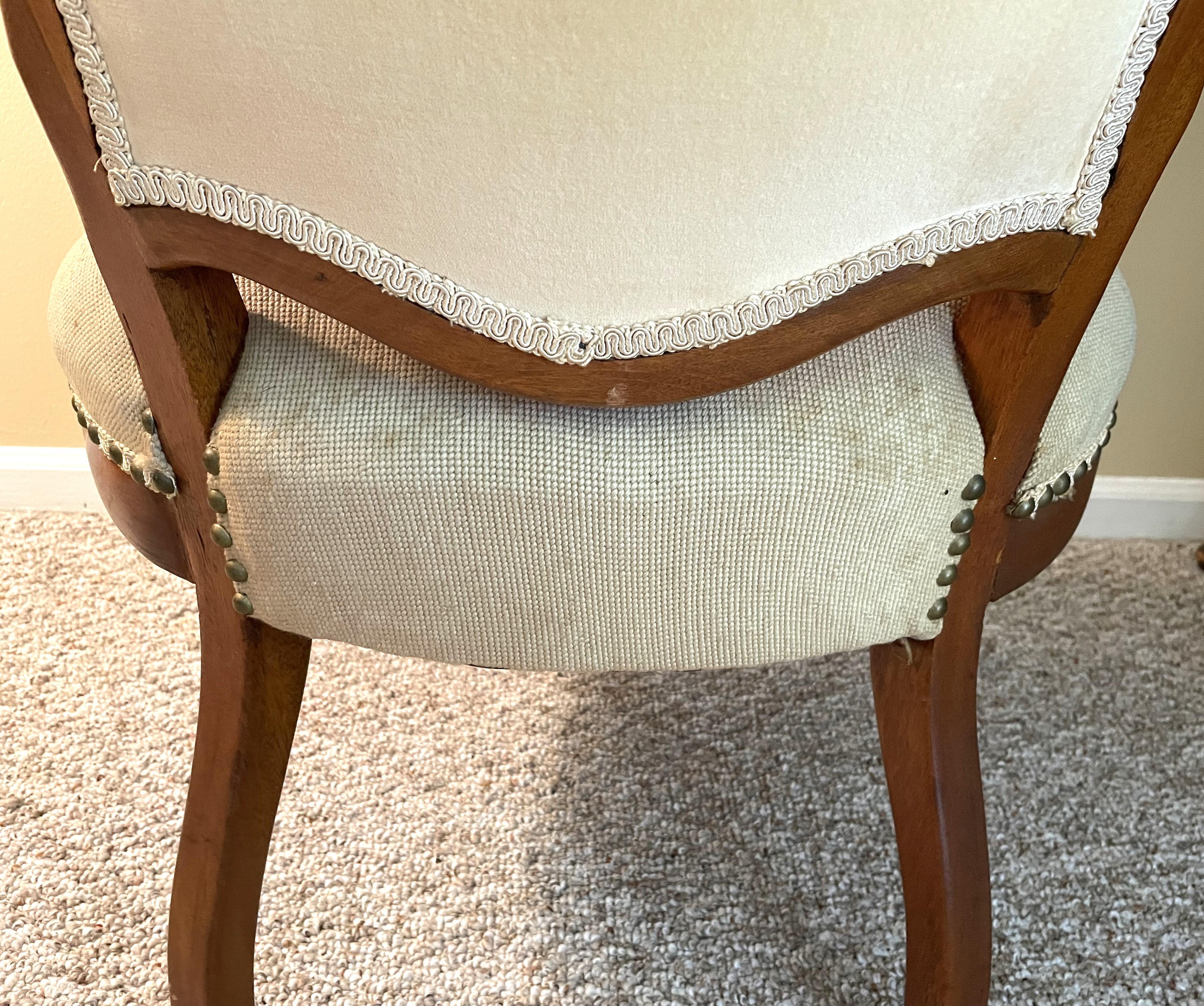 1920s French Walnut Accent Chair with Needlepoint Upholstery For Sale 2