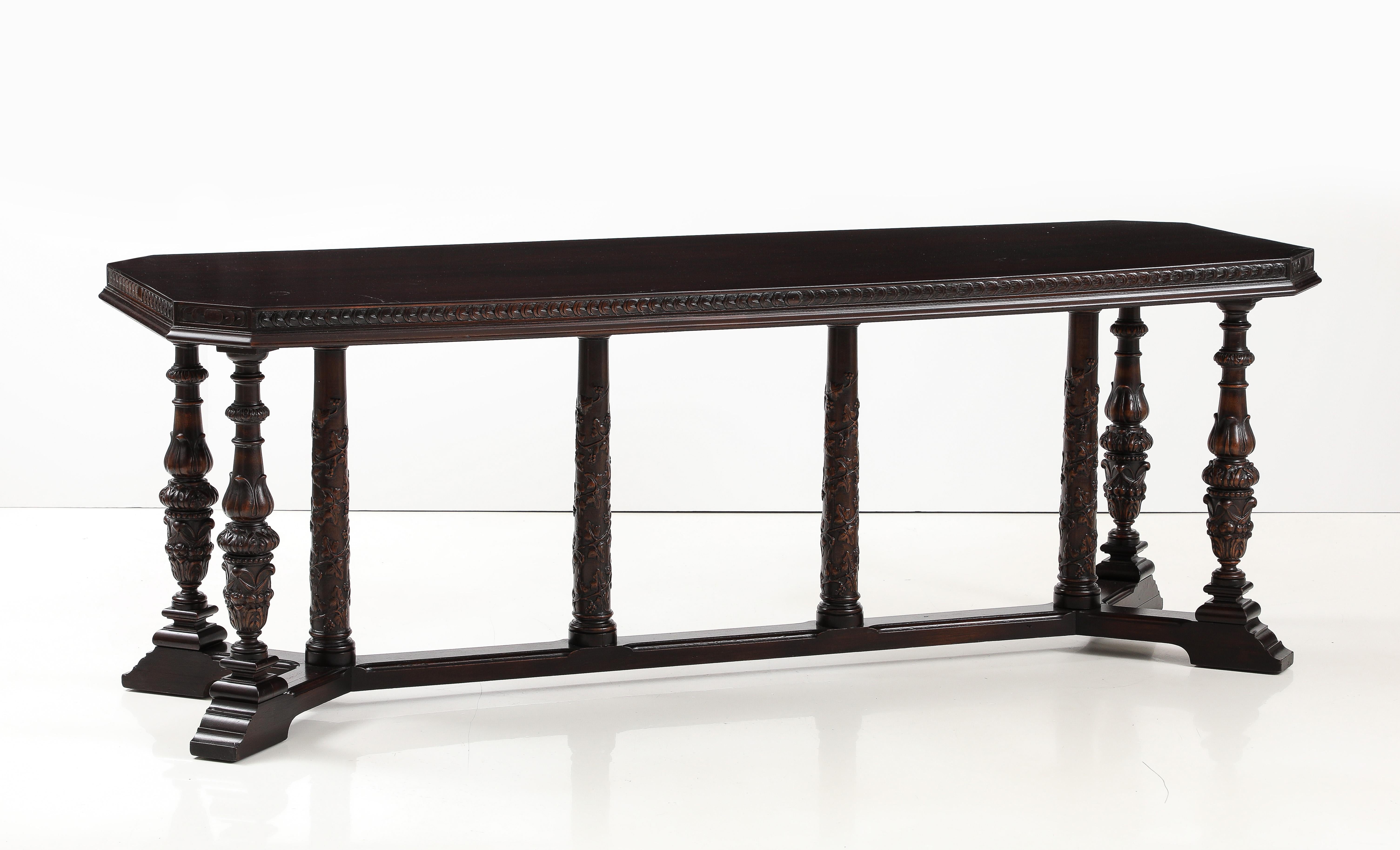 Noyer Table de salle à manger ou table de conférence française des années 1920 en vente