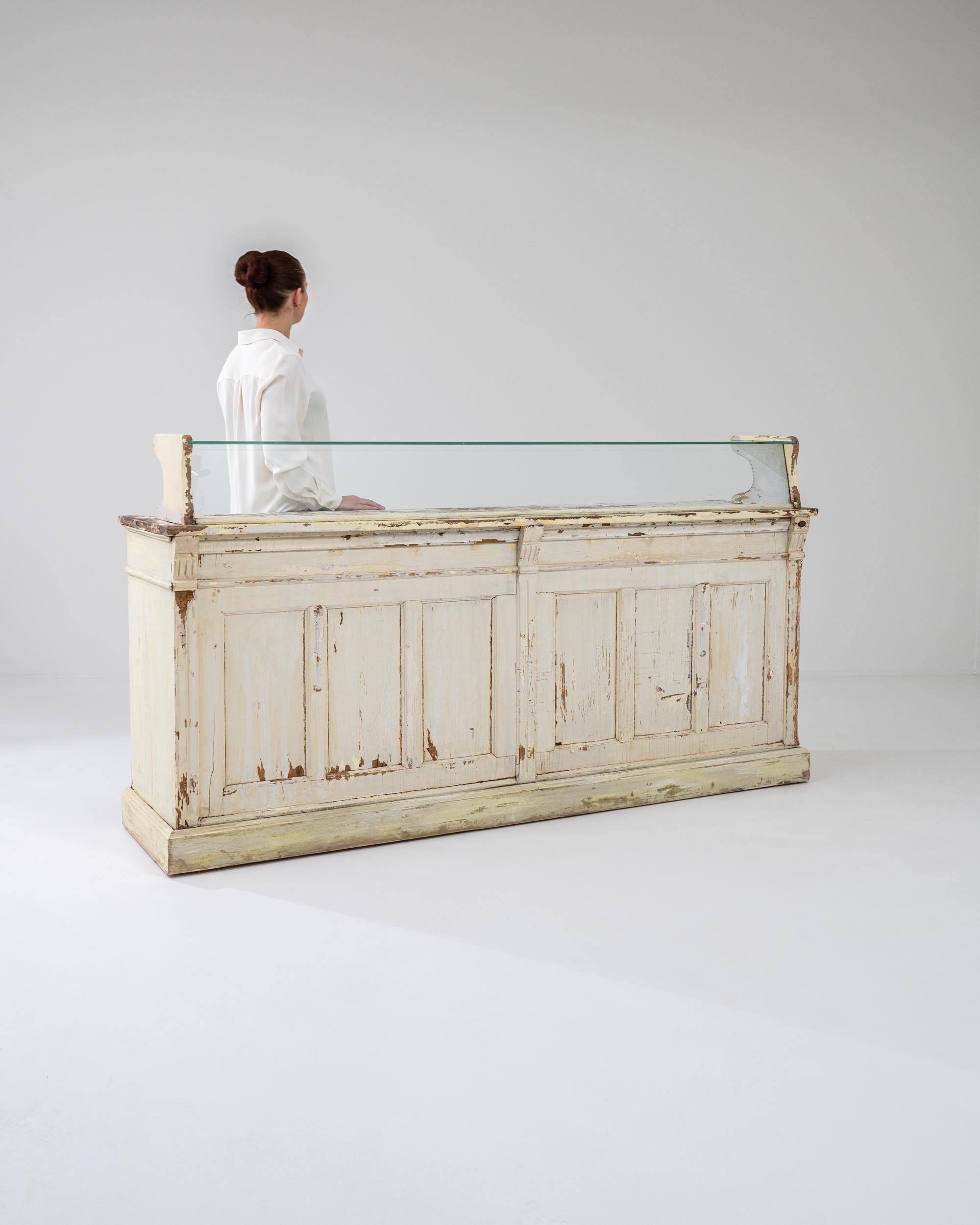 1920s French White Wooden Bar In Good Condition In High Point, NC