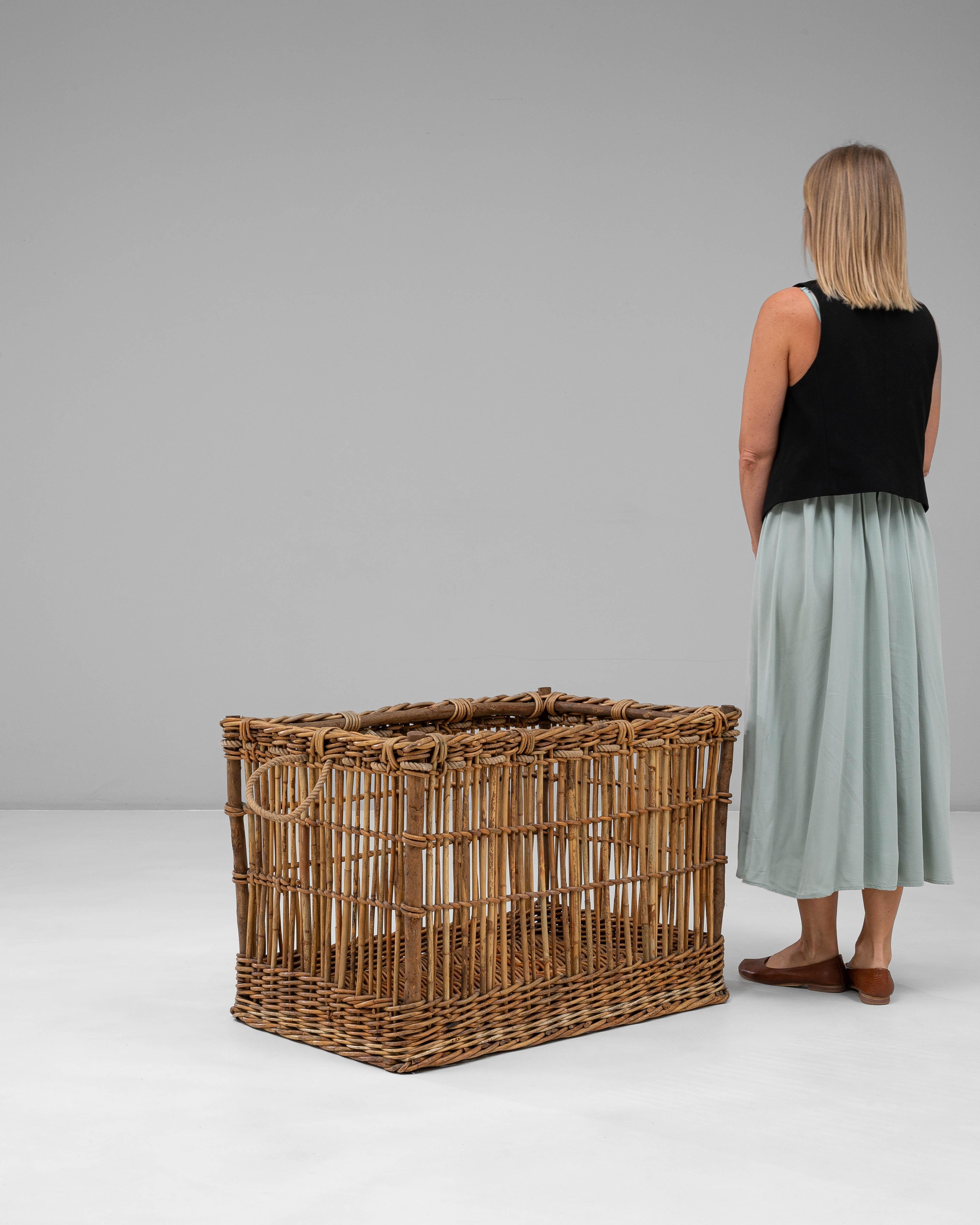 Cesta de mimbre francesa de los años 1920 siglo XX en venta