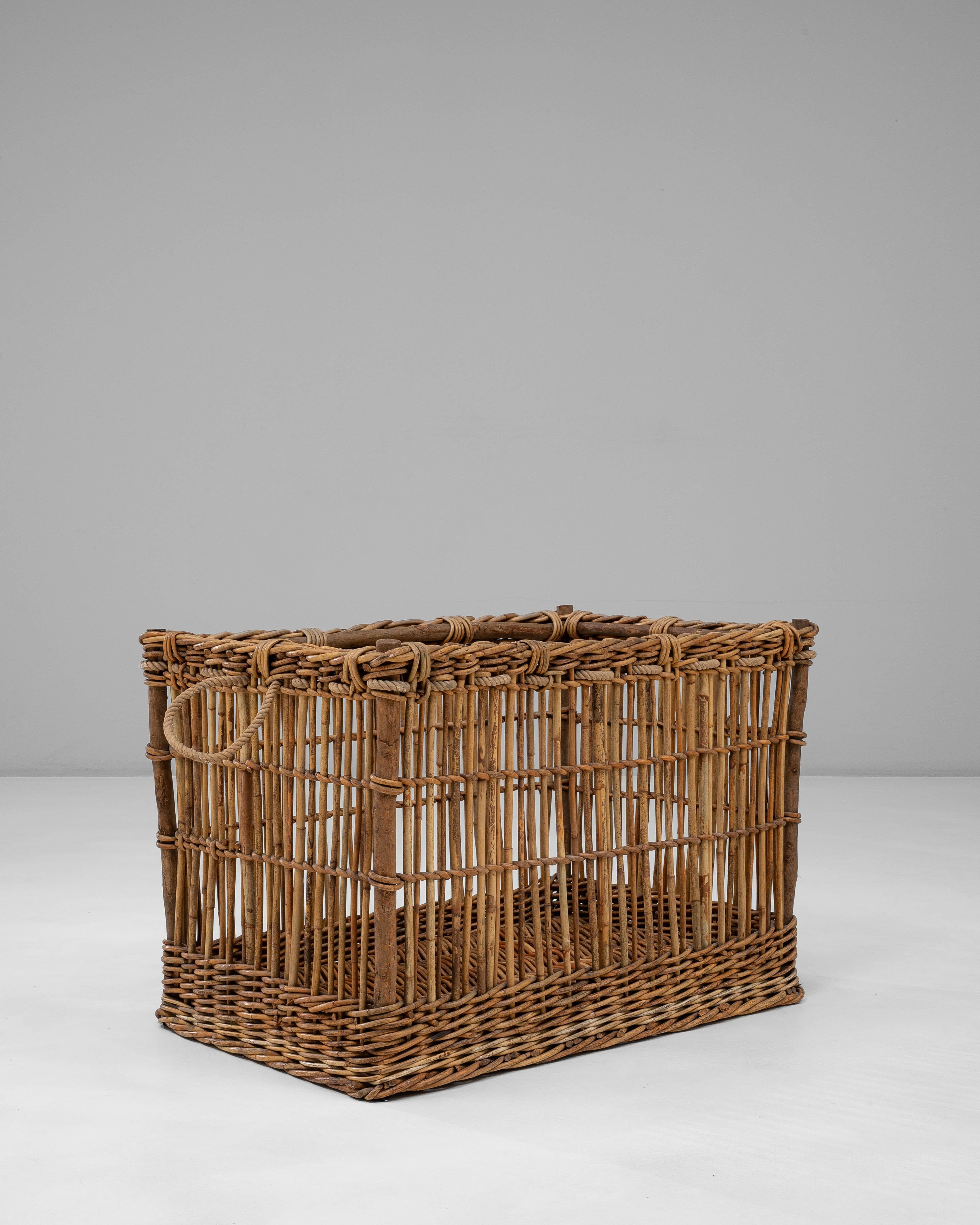 Cesta de mimbre francesa de los años 1920 Mimbre en venta