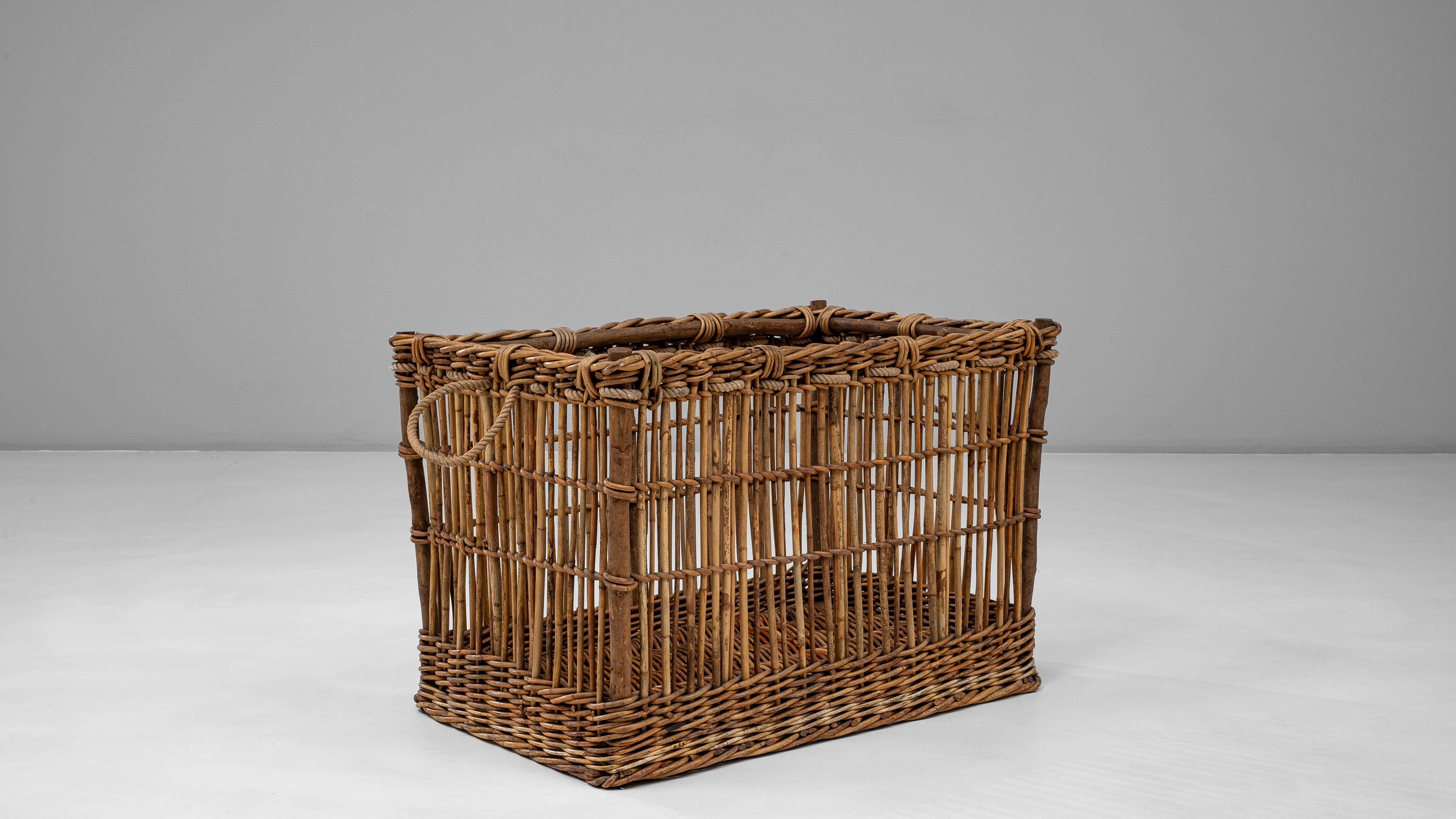 Cesta de mimbre francesa de los años 1920 en venta 1