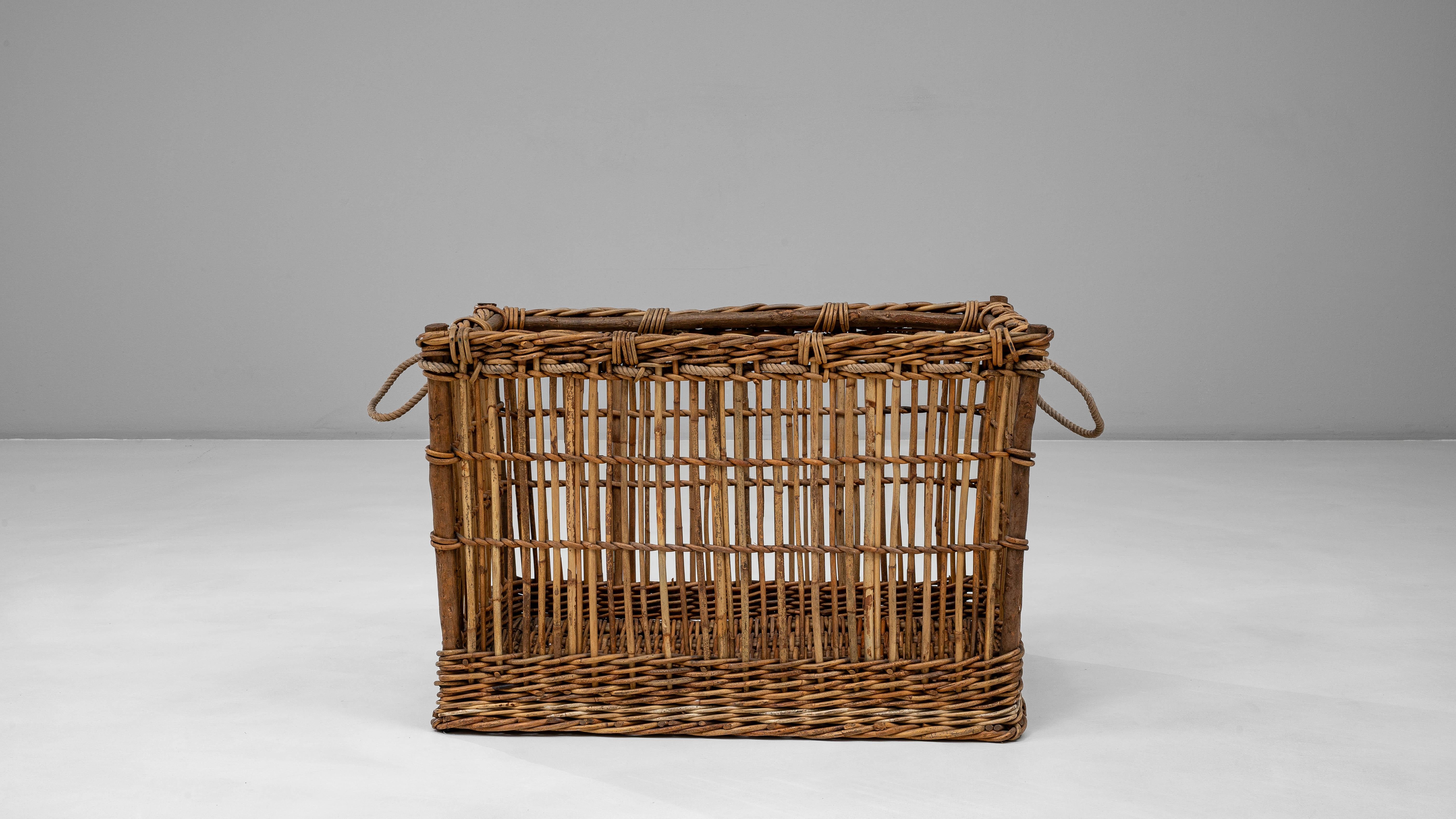 Cesta de mimbre francesa de los años 1920 en venta 2