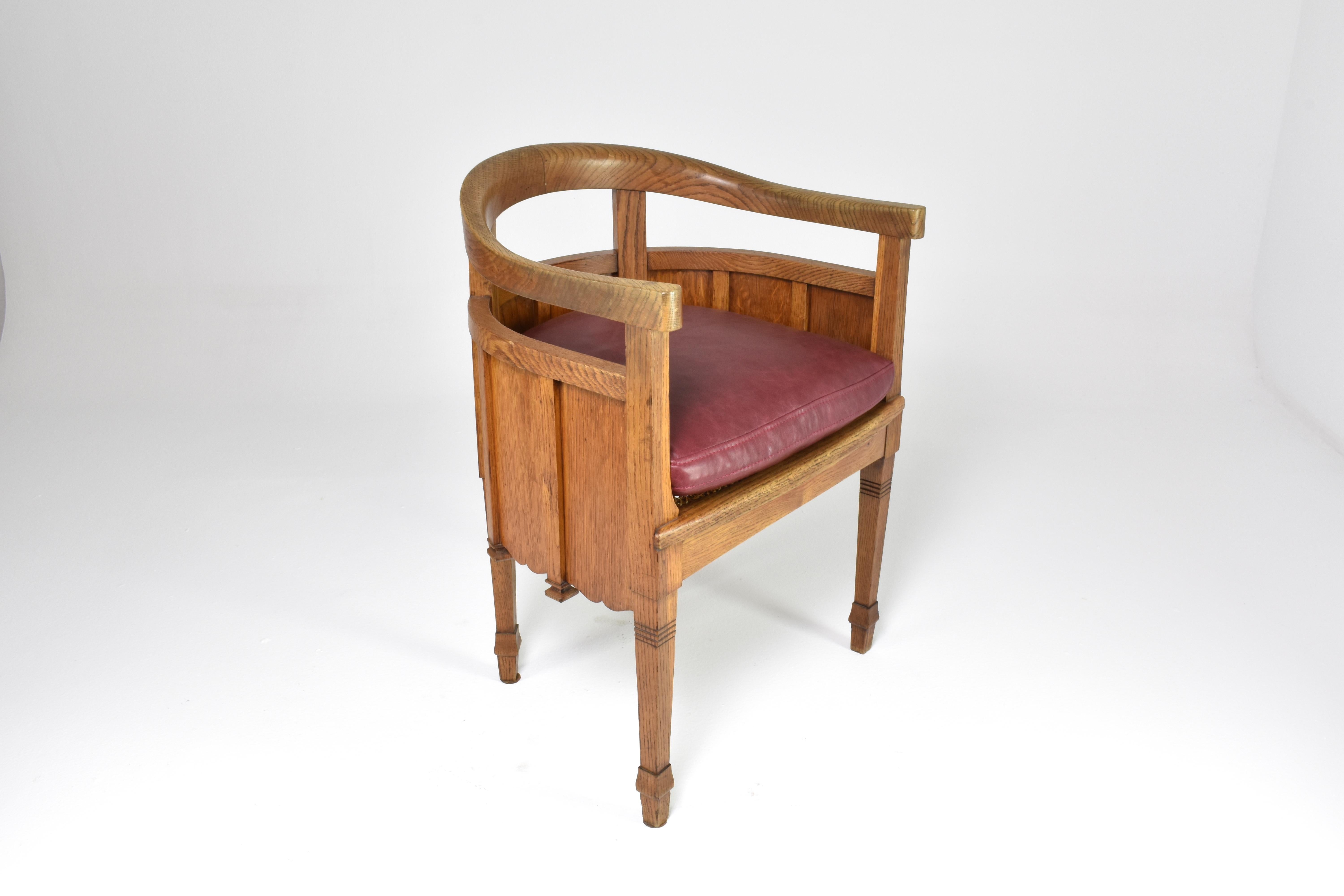 Early 20th Century  1920's Art Nouveau French Sculpted Oak Art Nouveau Desk with Chair For Sale