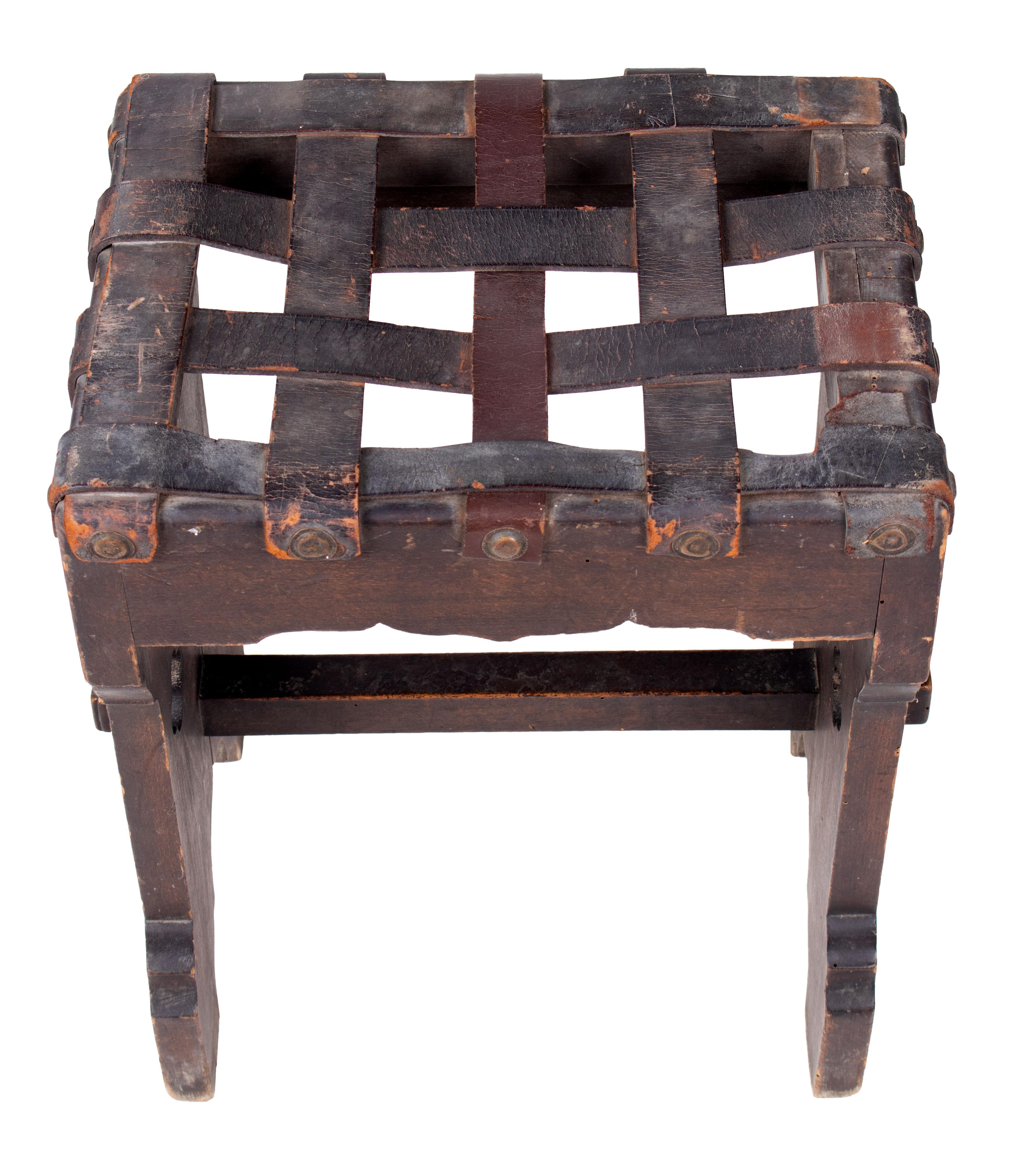 1920s French Wooden Stool with Stringed Leather Seat In Good Condition In Marbella, ES