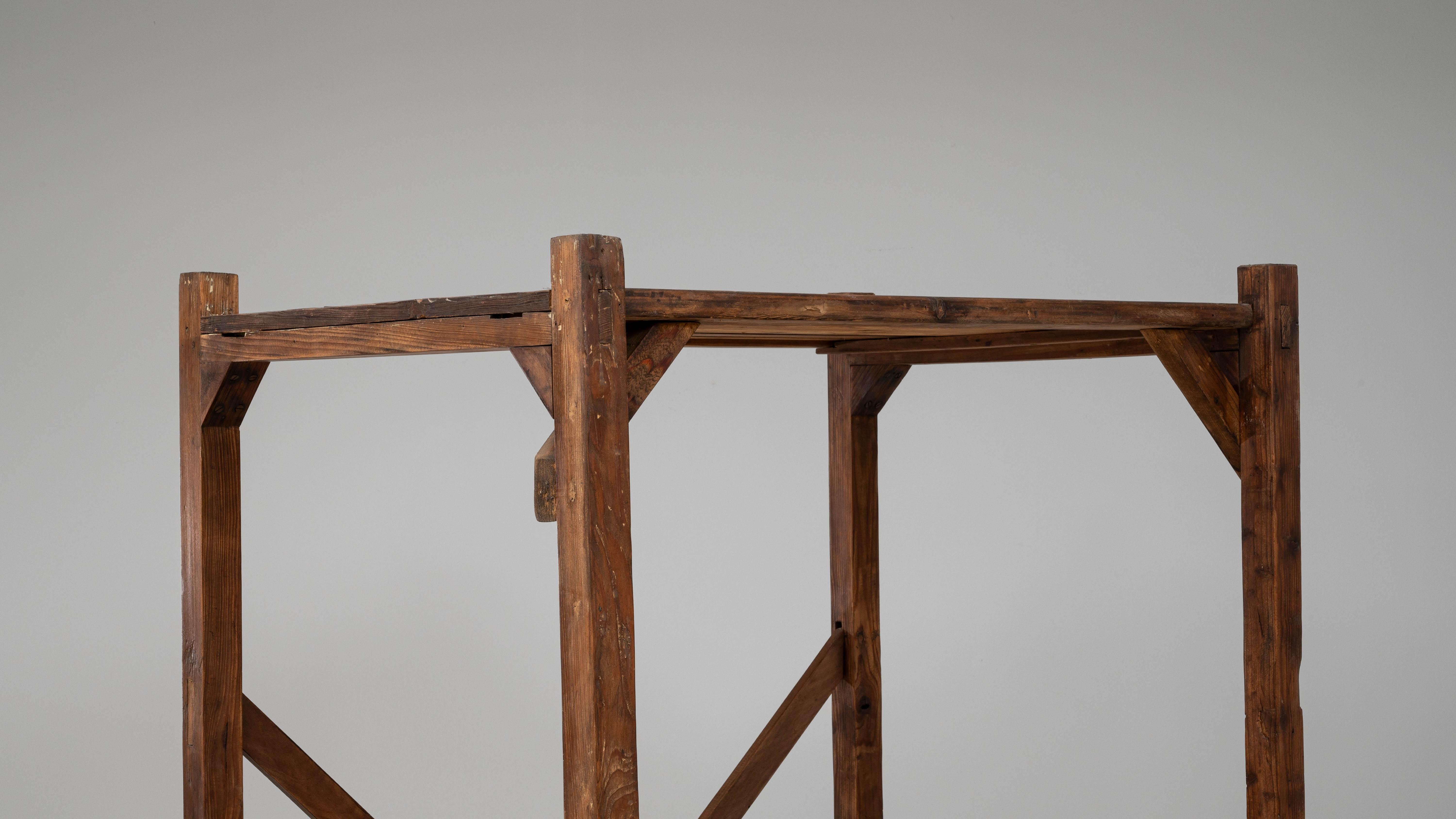 Scaffale francese anni '20 con cornice a X in legno in vendita 1