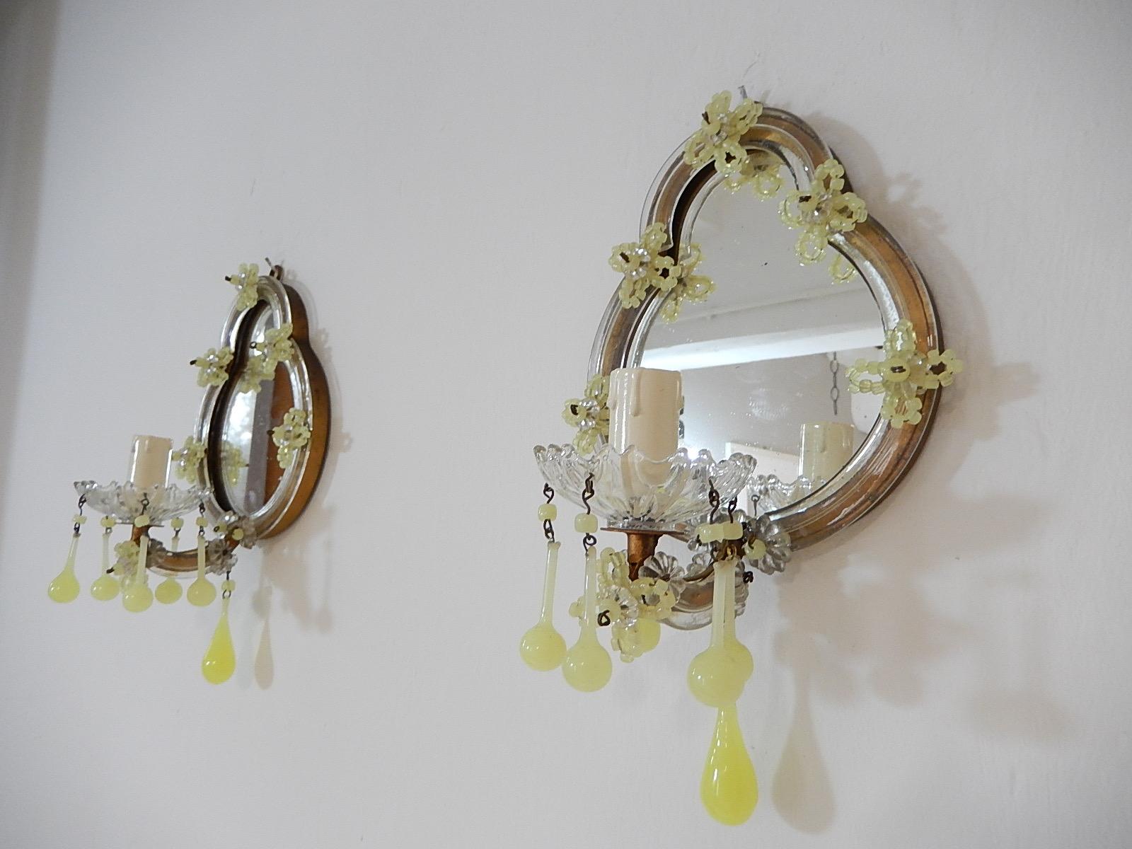 1920s French Yellow Opaline Murano Glass Mirrored Sconces In Good Condition In Modena (MO), Modena (Mo)