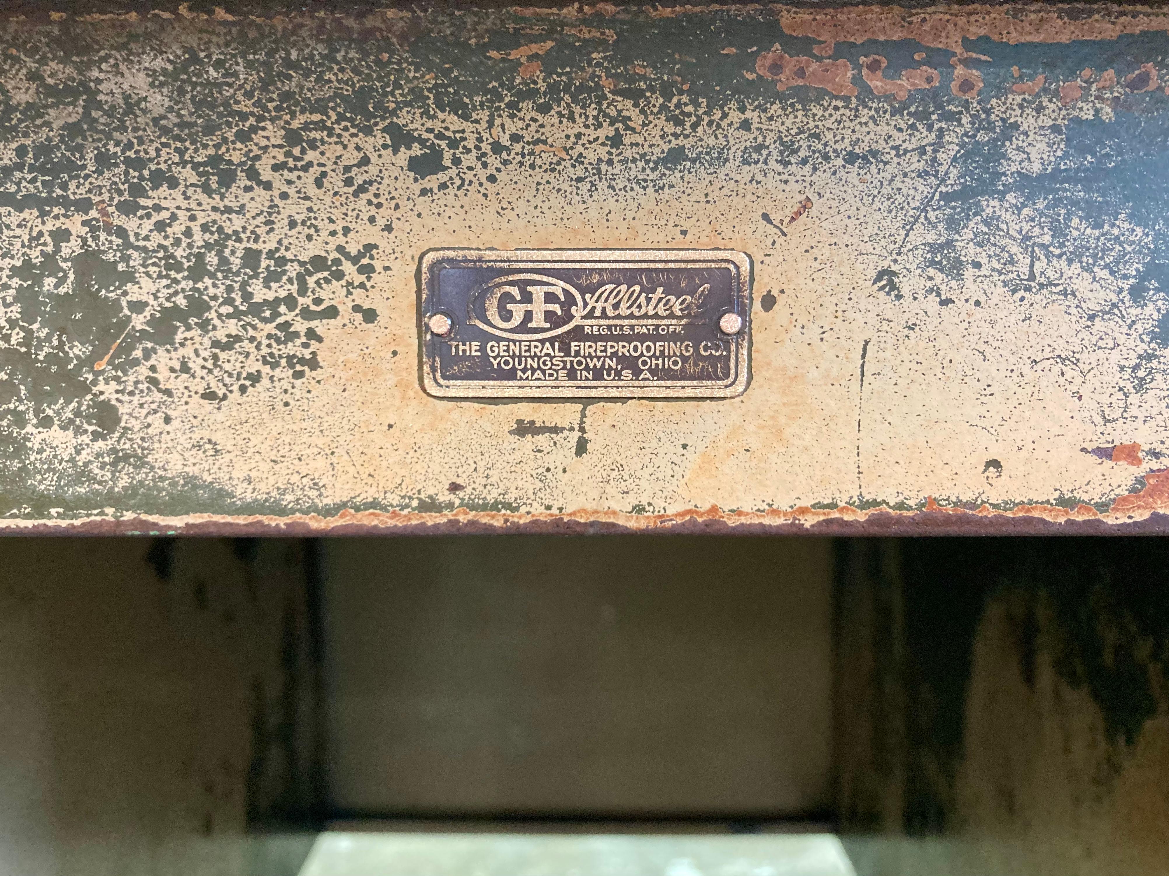 1920s General Fireproofing Tanker desk In Good Condition In Alhambra, CA