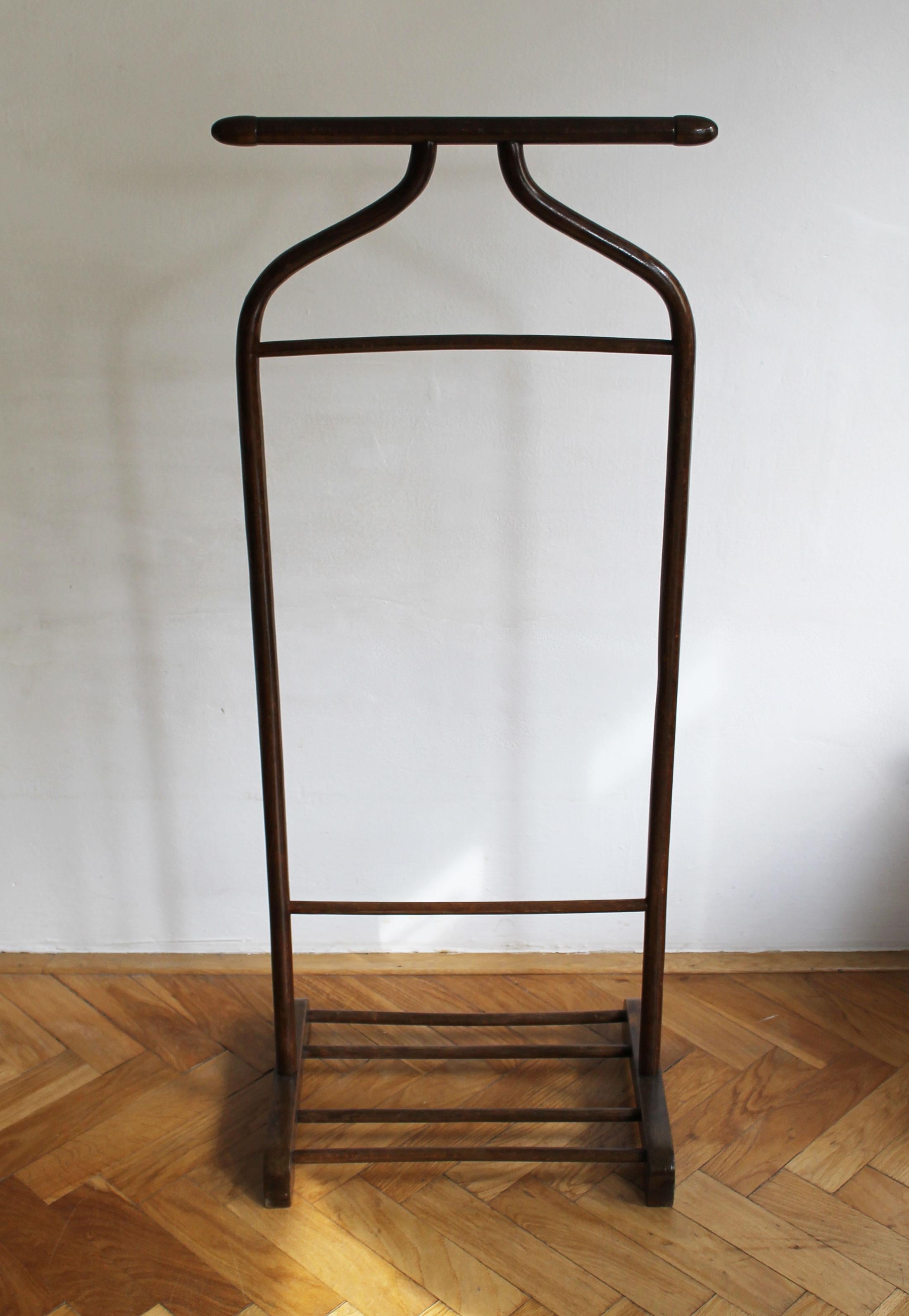 Art Nouveau 1920's Gentleman's Valet Stand Model P133 by Thonet For Sale