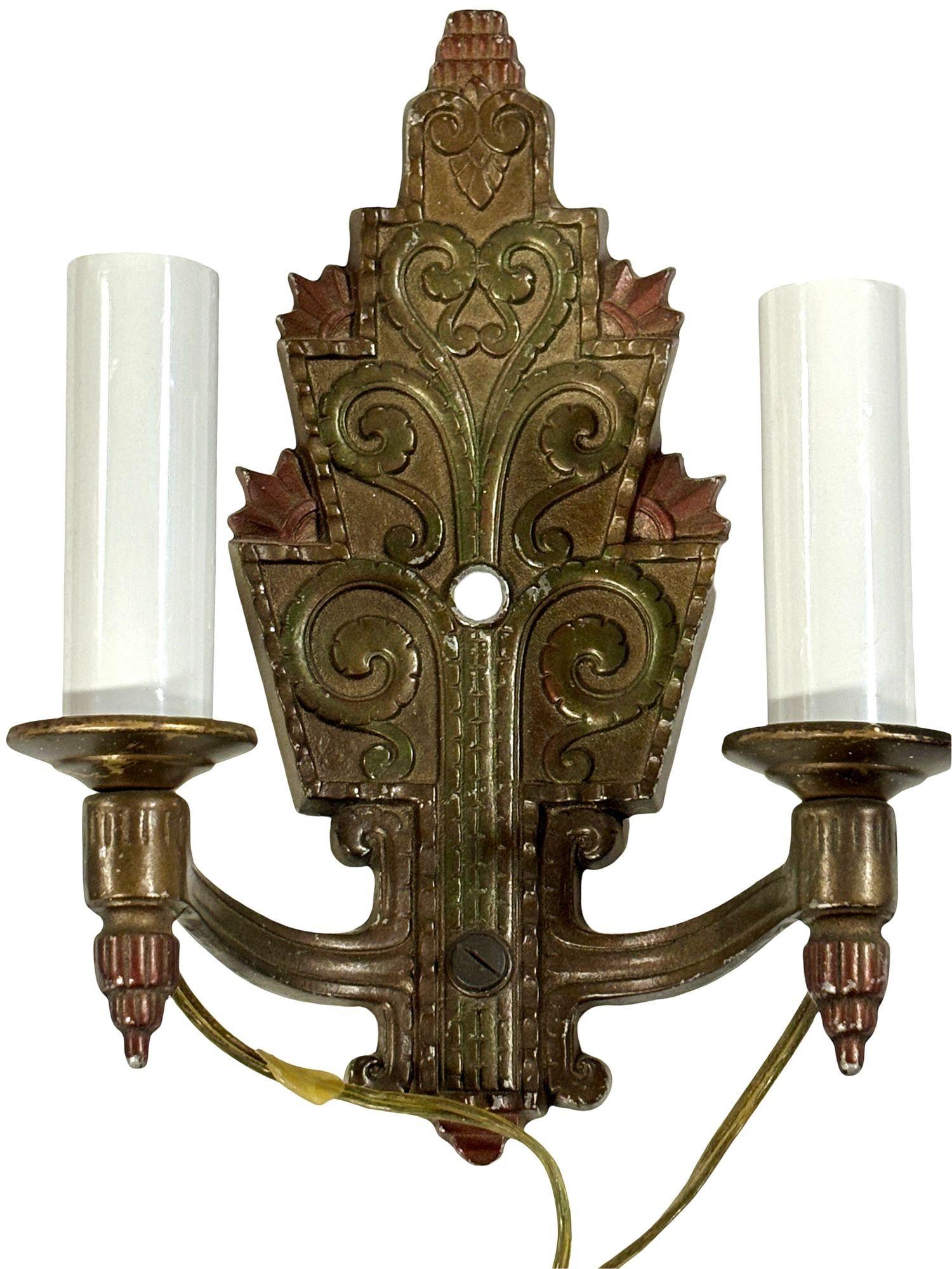 Americano Lampada da parete geometrica a gradini Art Deco a braccio Daul in bronzo degli anni '20 di Crescent Brass in vendita