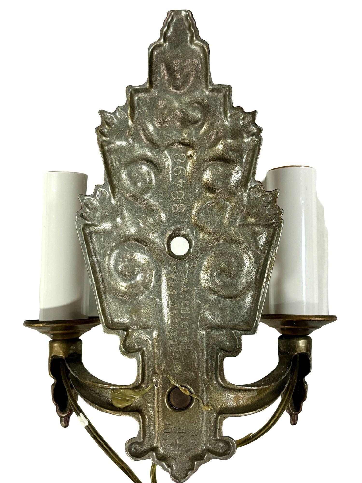 Lampada da parete geometrica a gradini Art Deco a braccio Daul in bronzo degli anni '20 di Crescent Brass In condizioni ottime in vendita a Van Nuys, CA